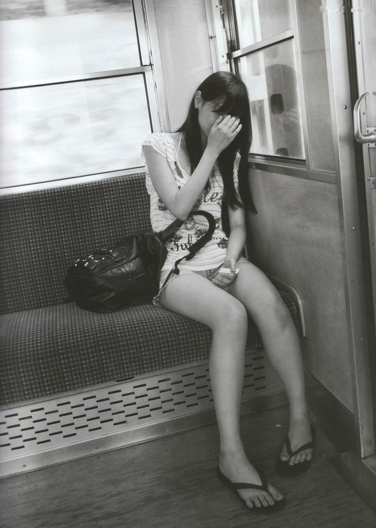 Gallery - 西野七濑《普段着》写真集：清纯少女海滩比基尼与文艺街拍，记录甜美治愈的日常瞬间清纯治愈系比基尼日本女神 女神私房照_秀色女神 - image 31