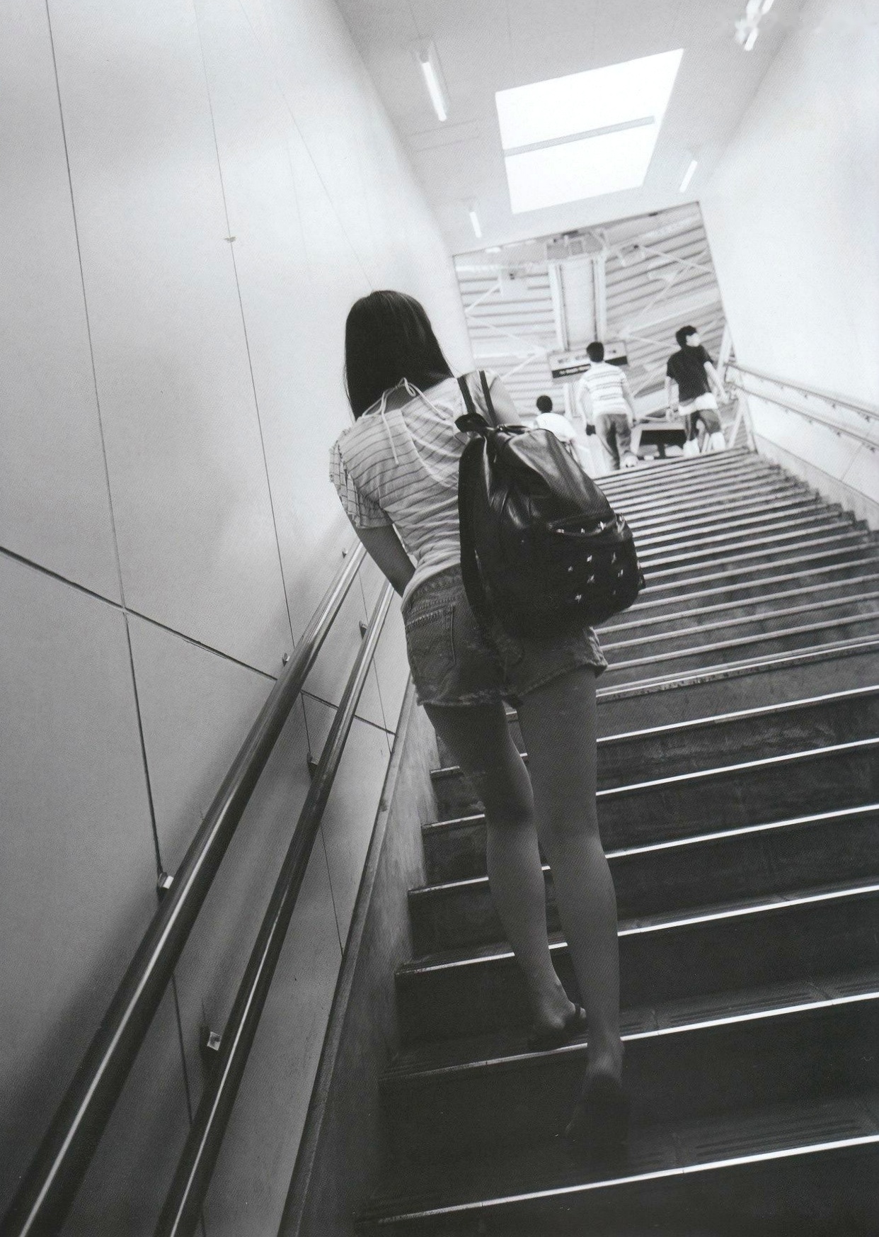 Gallery - 西野七濑《普段着》写真集：清纯少女海滩比基尼与文艺街拍，记录甜美治愈的日常瞬间清纯治愈系比基尼日本女神 女神私房照_秀色女神 - image 47