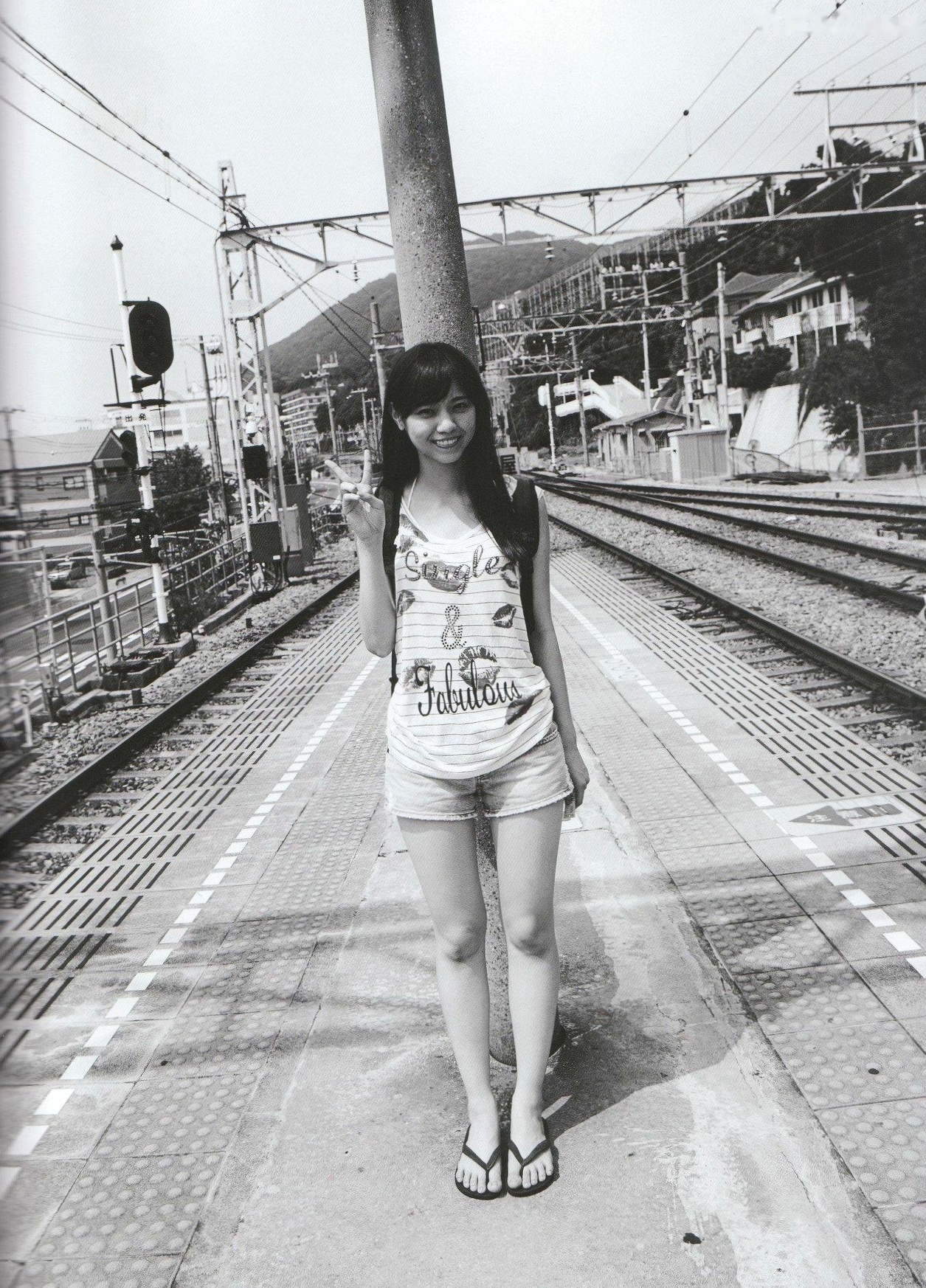 Gallery - 西野七濑《普段着》写真集：清纯少女海滩比基尼与文艺街拍，记录甜美治愈的日常瞬间清纯治愈系比基尼日本女神 女神私房照_秀色女神 - image 50