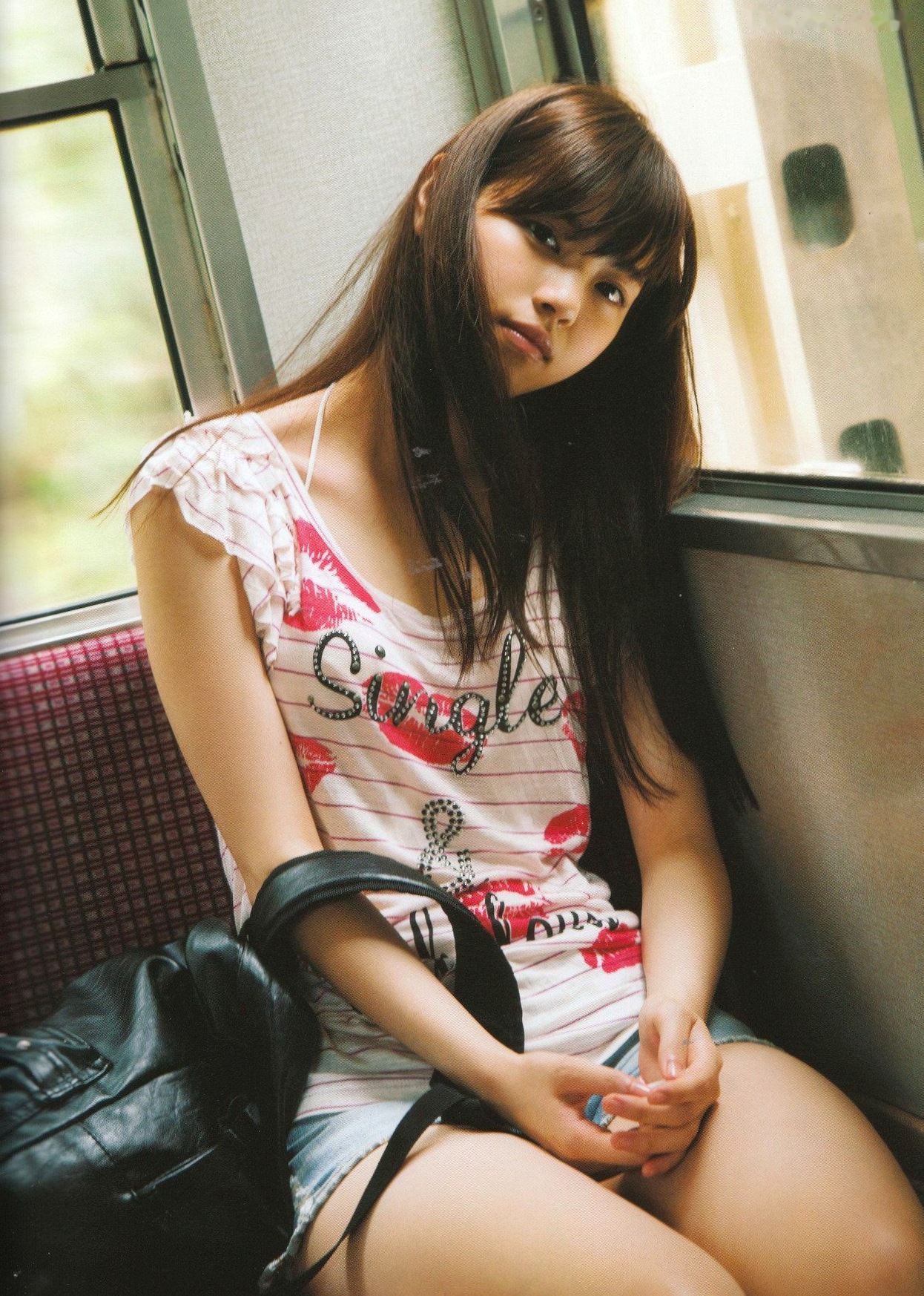 Gallery - 西野七濑《普段着》写真集：清纯少女海滩比基尼与文艺街拍，记录甜美治愈的日常瞬间清纯治愈系比基尼日本女神 女神私房照_秀色女神 - image 68