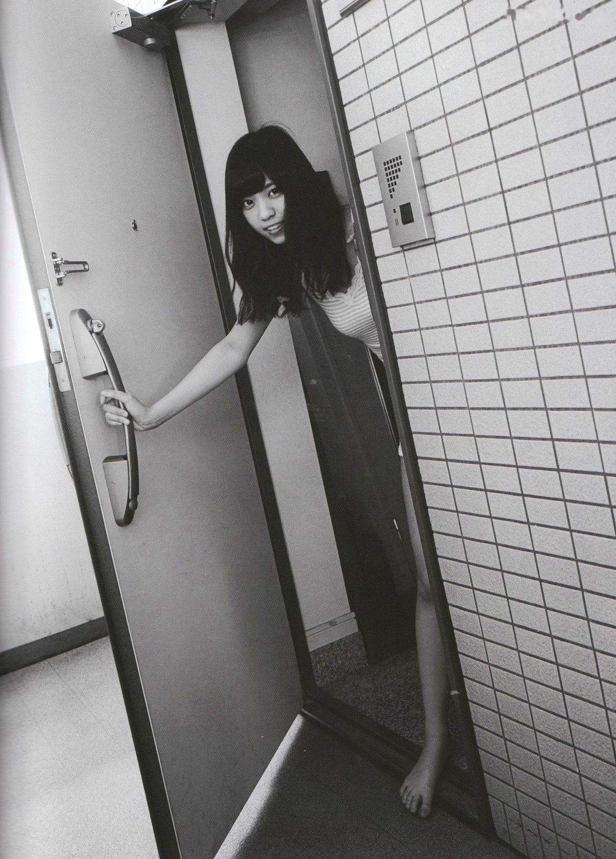 Gallery - 西野七濑《普段着》写真集：清纯少女海滩比基尼与文艺街拍，记录甜美治愈的日常瞬间清纯治愈系比基尼日本女神 女神私房照_秀色女神 - image 70