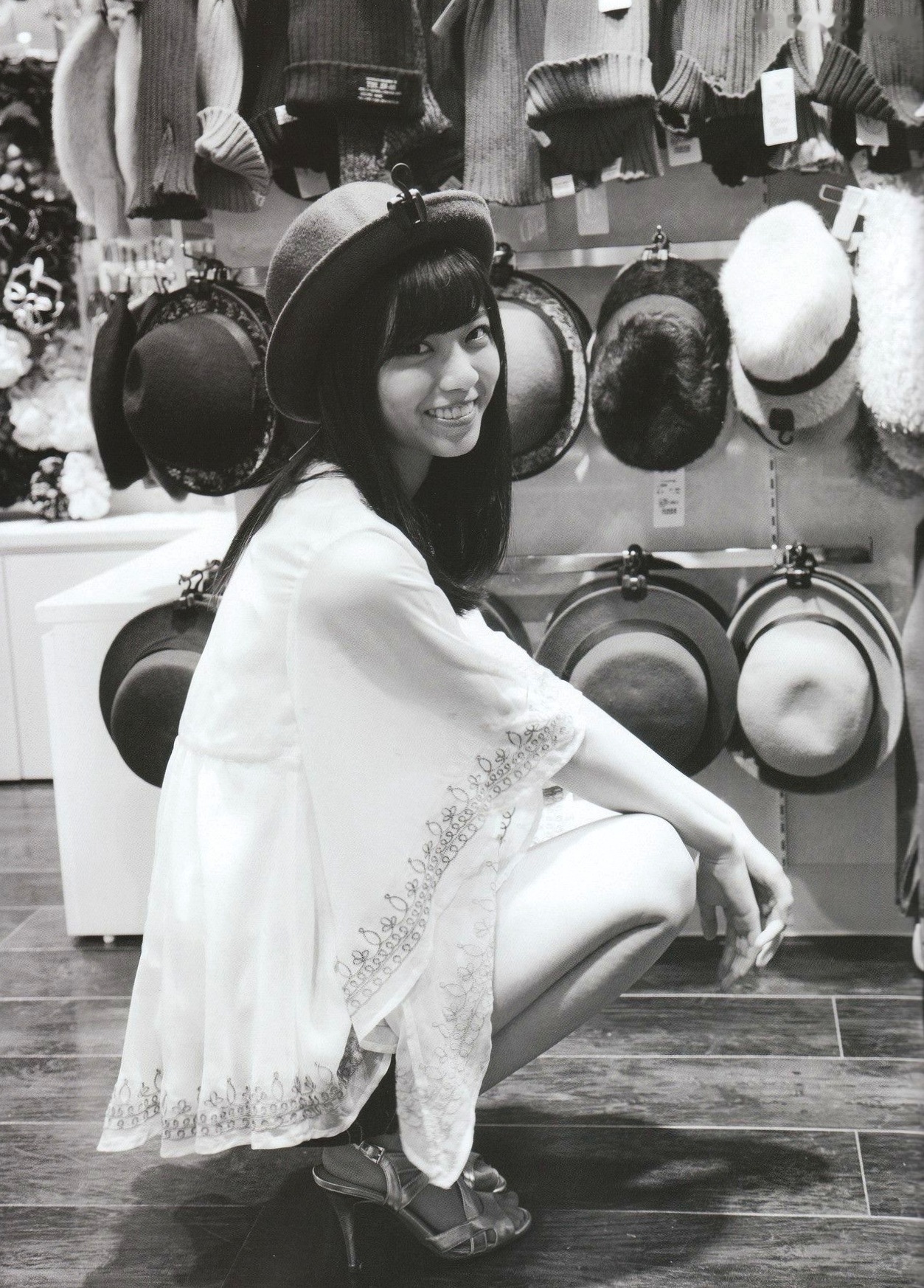 Gallery - 西野七濑《普段着》写真集：清纯少女海滩比基尼与文艺街拍，记录甜美治愈的日常瞬间清纯治愈系比基尼日本女神 女神私房照_秀色女神 - image 116