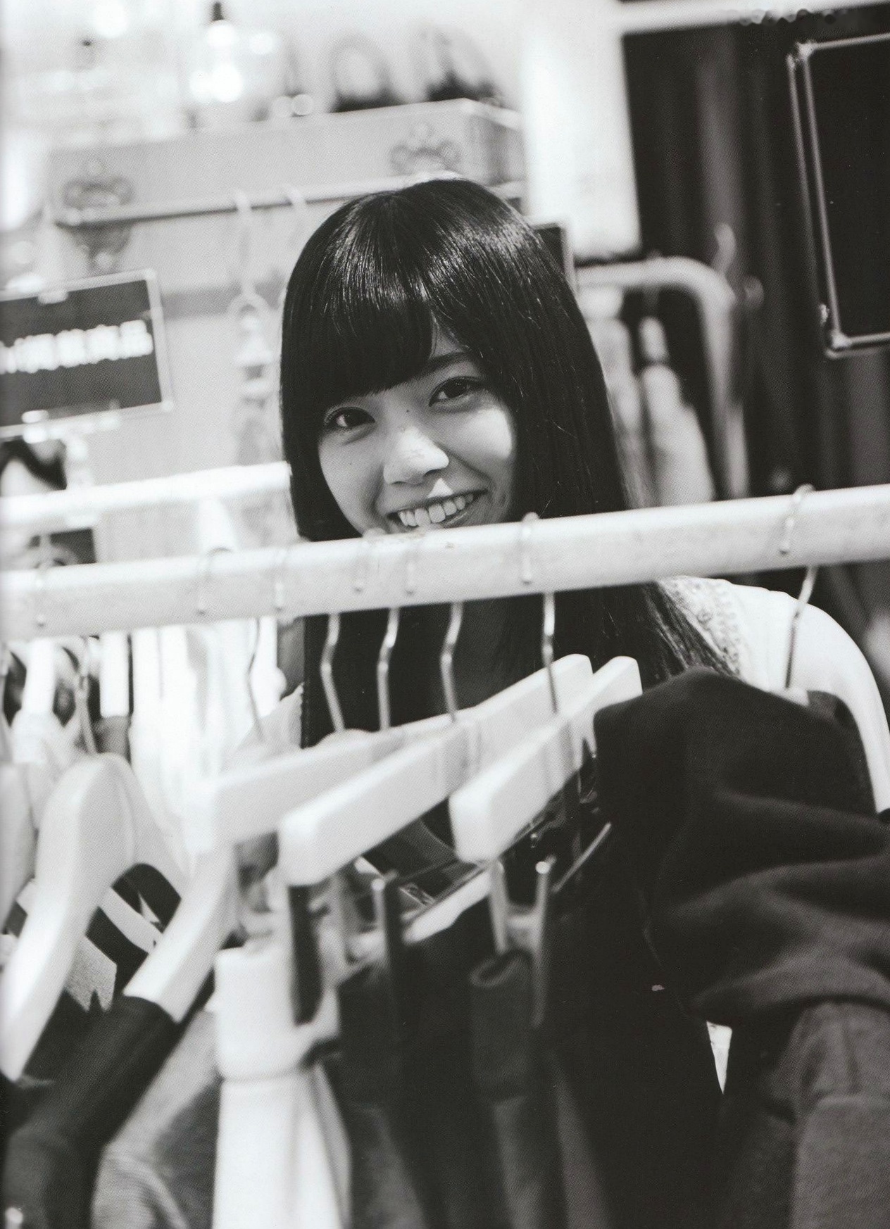 Gallery - 西野七濑《普段着》写真集：清纯少女海滩比基尼与文艺街拍，记录甜美治愈的日常瞬间清纯治愈系比基尼日本女神 女神私房照_秀色女神 - image 117