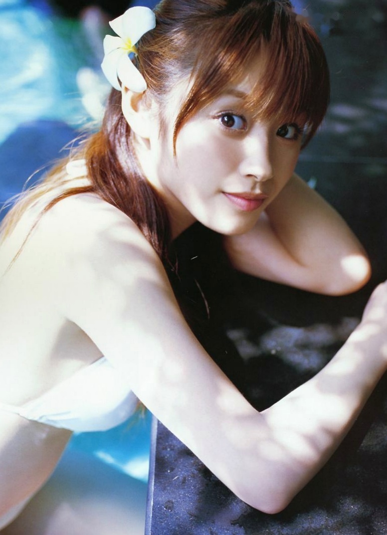 Gallery - 高橋愛《Love Hello》写真集：清纯女神海边度假，比基尼呈现极致诱惑与夏日清新感日本清新清纯比基尼女神 女神私房照_秀色女神 - image 3