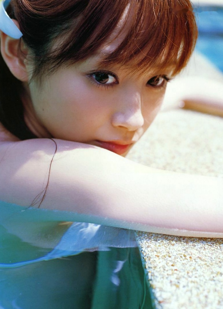 Gallery - 高橋愛《Love Hello》写真集：清纯女神海边度假，比基尼呈现极致诱惑与夏日清新感日本清新清纯比基尼女神 女神私房照_秀色女神 - image 7