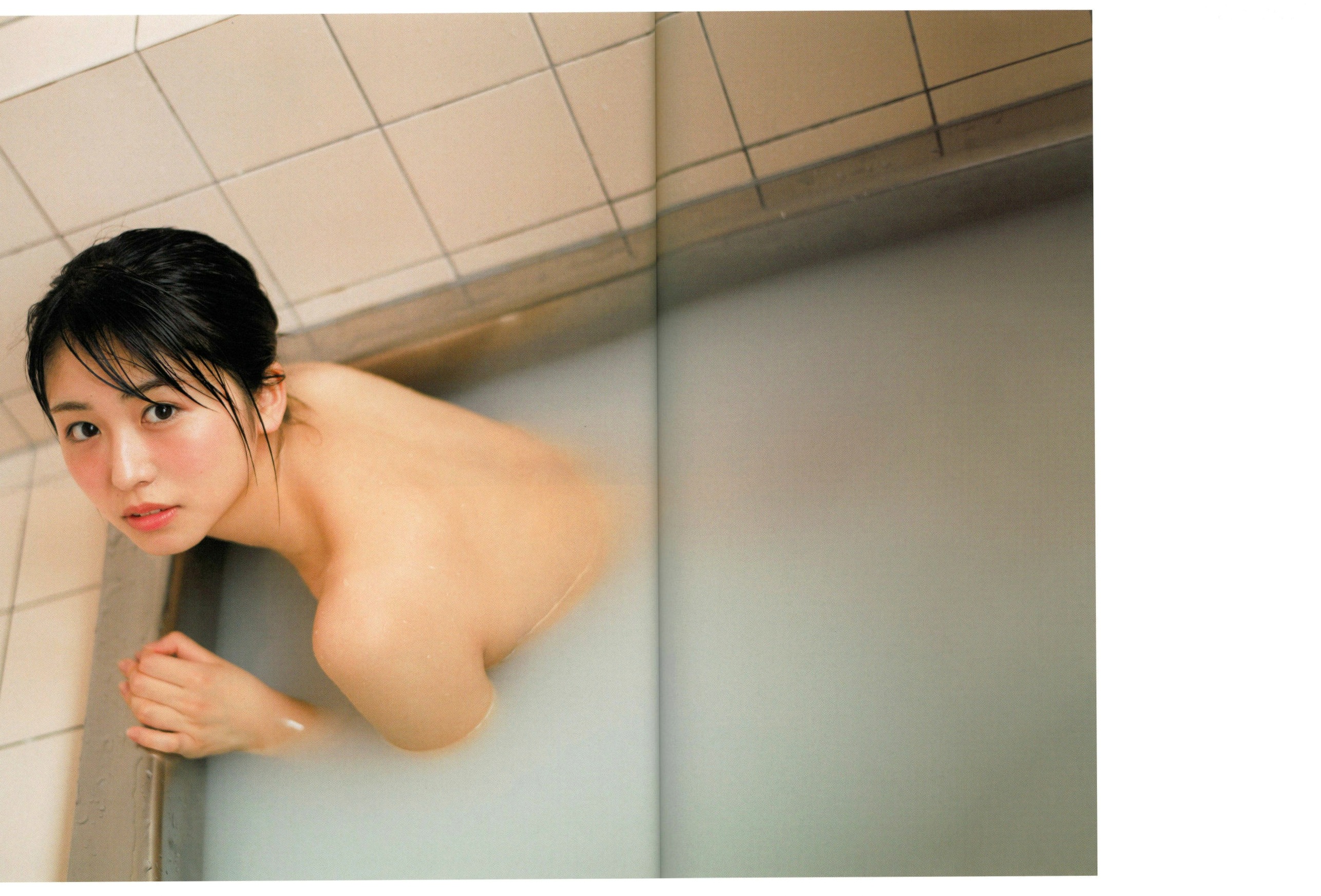 Gallery - 长滨宁琉 (Nagahama Neru) 1st写真集《这里开始》清新旅拍，海边泳装与唯美烟花系列，治愈系甜美女神写真治愈系清新日本比基尼 女神私房照_秀色女神 - image 86