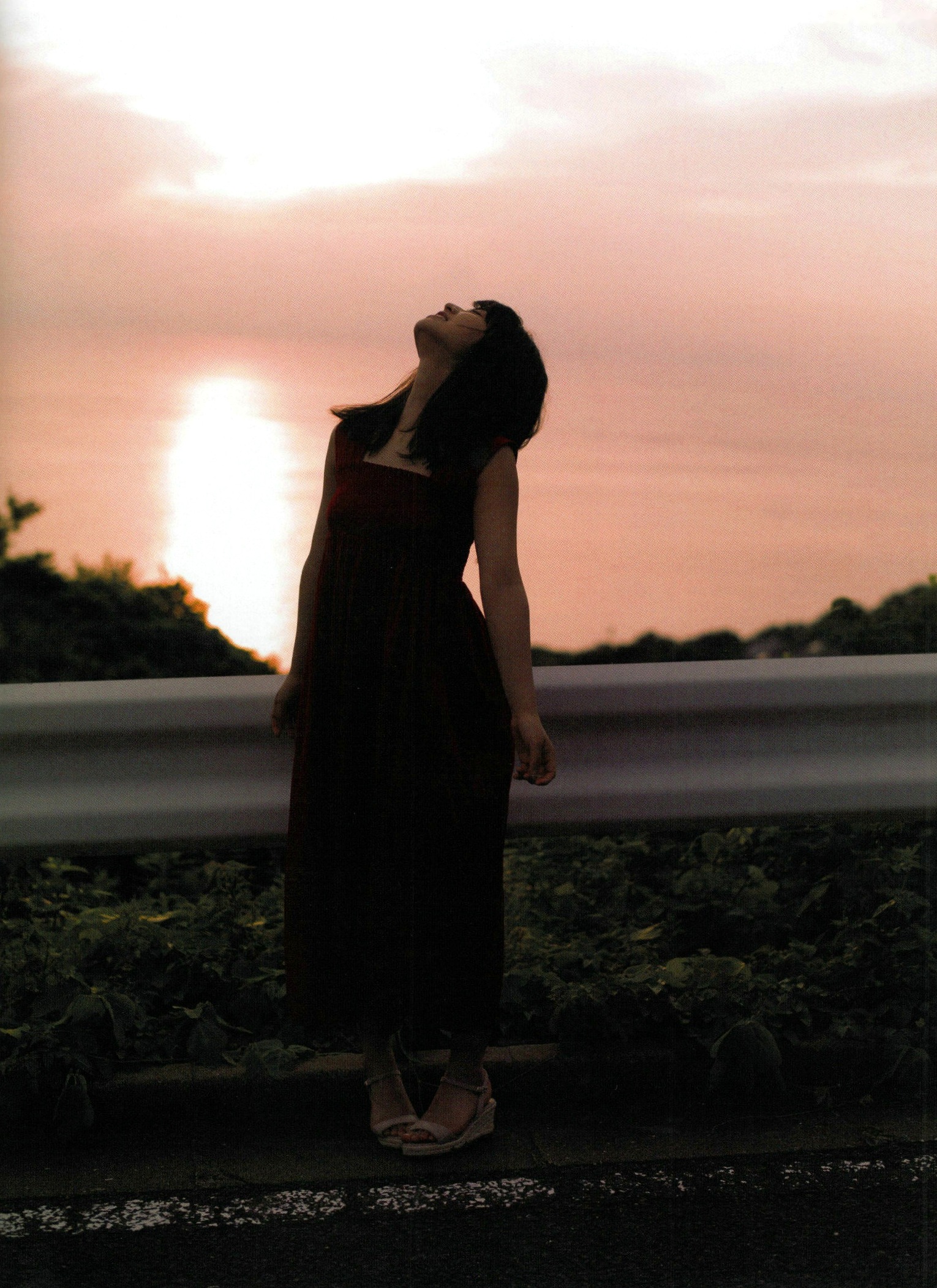 Gallery - 长滨宁琉 (Nagahama Neru) 1st写真集《这里开始》清新旅拍，海边泳装与唯美烟花系列，治愈系甜美女神写真治愈系清新日本比基尼 女神私房照_秀色女神 - image 105