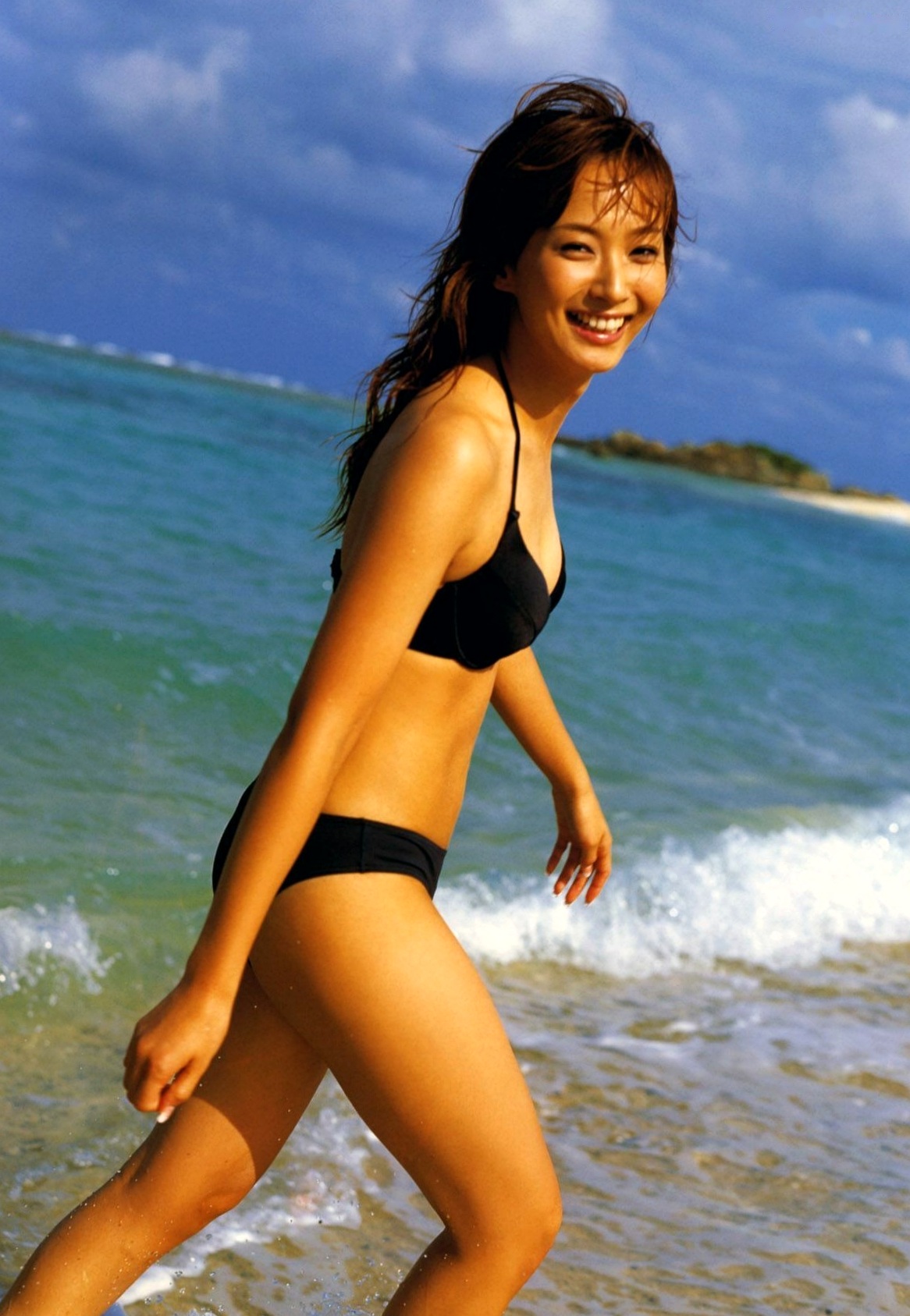 Gallery - PB写真集 藤本美贵《cheri（シェリー）》：湿身比基尼与优雅红裙，展现百变女神清纯与性感风采日本气质清纯比基尼女神 女神私房照_秀色女神 - image 11