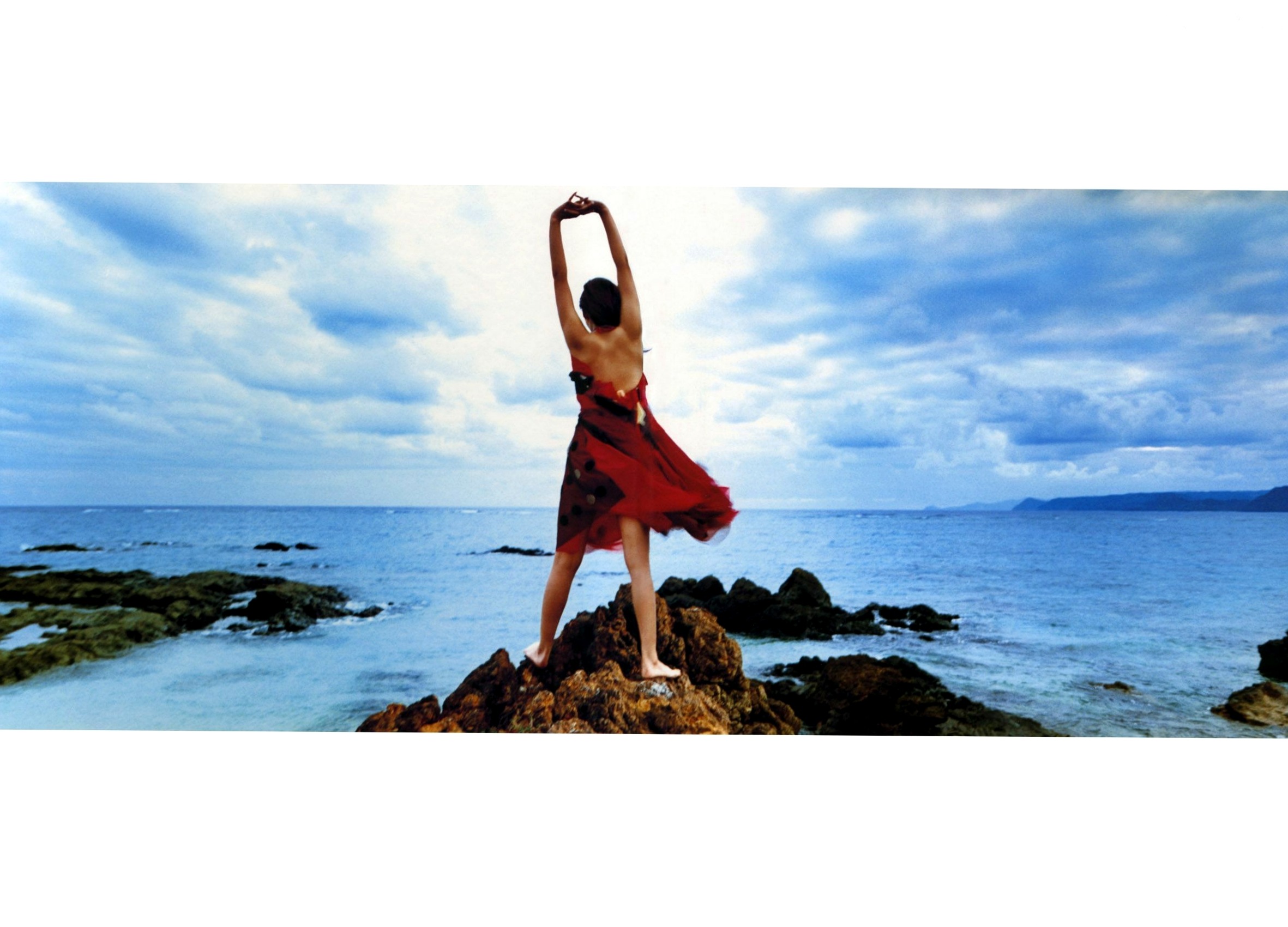 Gallery - PB写真集 藤本美贵《cheri（シェリー）》：湿身比基尼与优雅红裙，展现百变女神清纯与性感风采日本气质清纯比基尼女神 女神私房照_秀色女神 - image 21