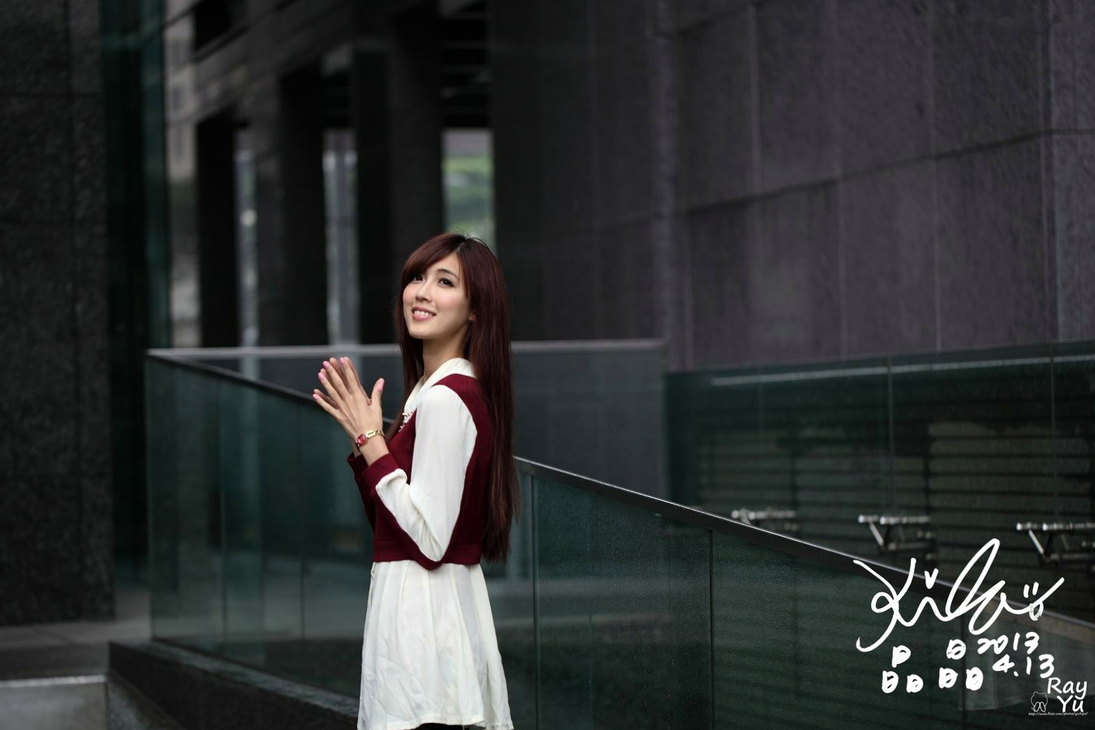 Gallery - 台湾正妹Kila晶晶/廖挺伶精致街拍写真：学院风与黑色丝袜的优雅诱惑（2套合集）台湾黑丝街拍美腿清新 女神私房照_秀色女神 - image 16