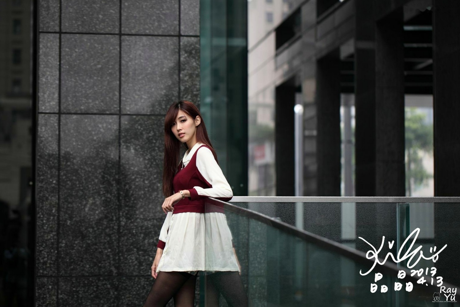 Gallery - 台湾正妹Kila晶晶/廖挺伶精致街拍写真：学院风与黑色丝袜的优雅诱惑（2套合集）台湾黑丝街拍美腿清新 女神私房照_秀色女神 - image 60