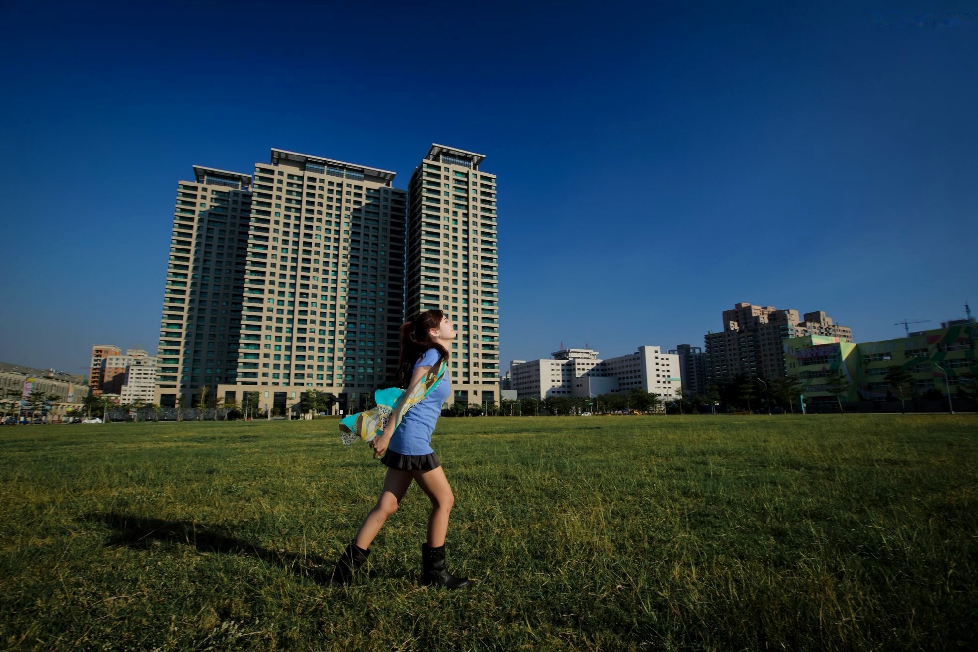 Gallery - 台湾正妹徐玮吟鲔鱼清新外拍写真，草地休闲风格甜美治愈女神合集台湾清新治愈系户外女神 女神私房照_秀色女神 - image 26