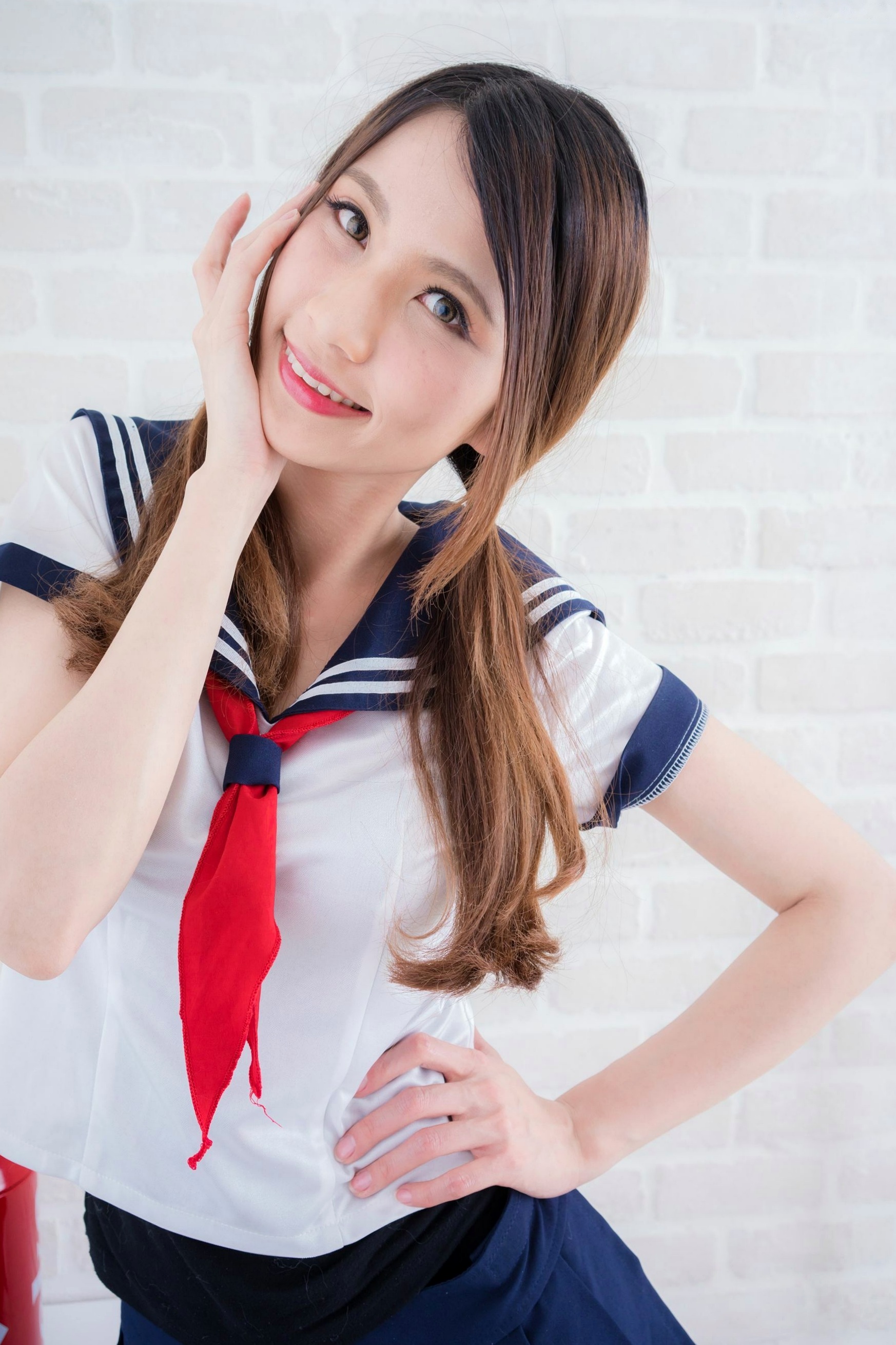 台湾正妹Candice蔡译心清新水手服写真，甜美校花学妹私房制服诱惑，洁白长腿令人心动