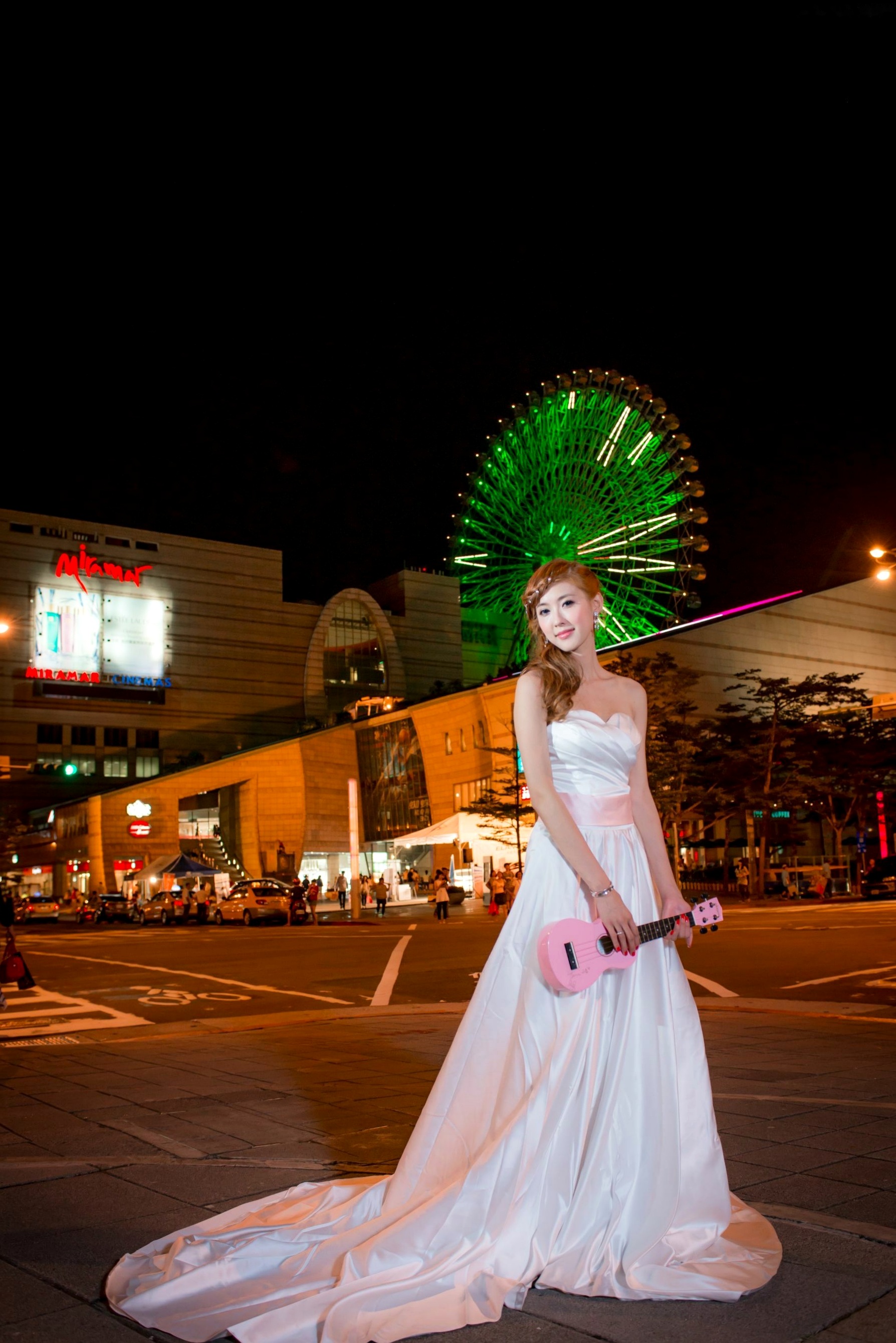 Gallery - 台湾女神金允乔Kila晶晶：浪漫摩天轮夜景婚纱写真清新演绎台湾婚纱清新气质 女神私房照_秀色女神 - image 1