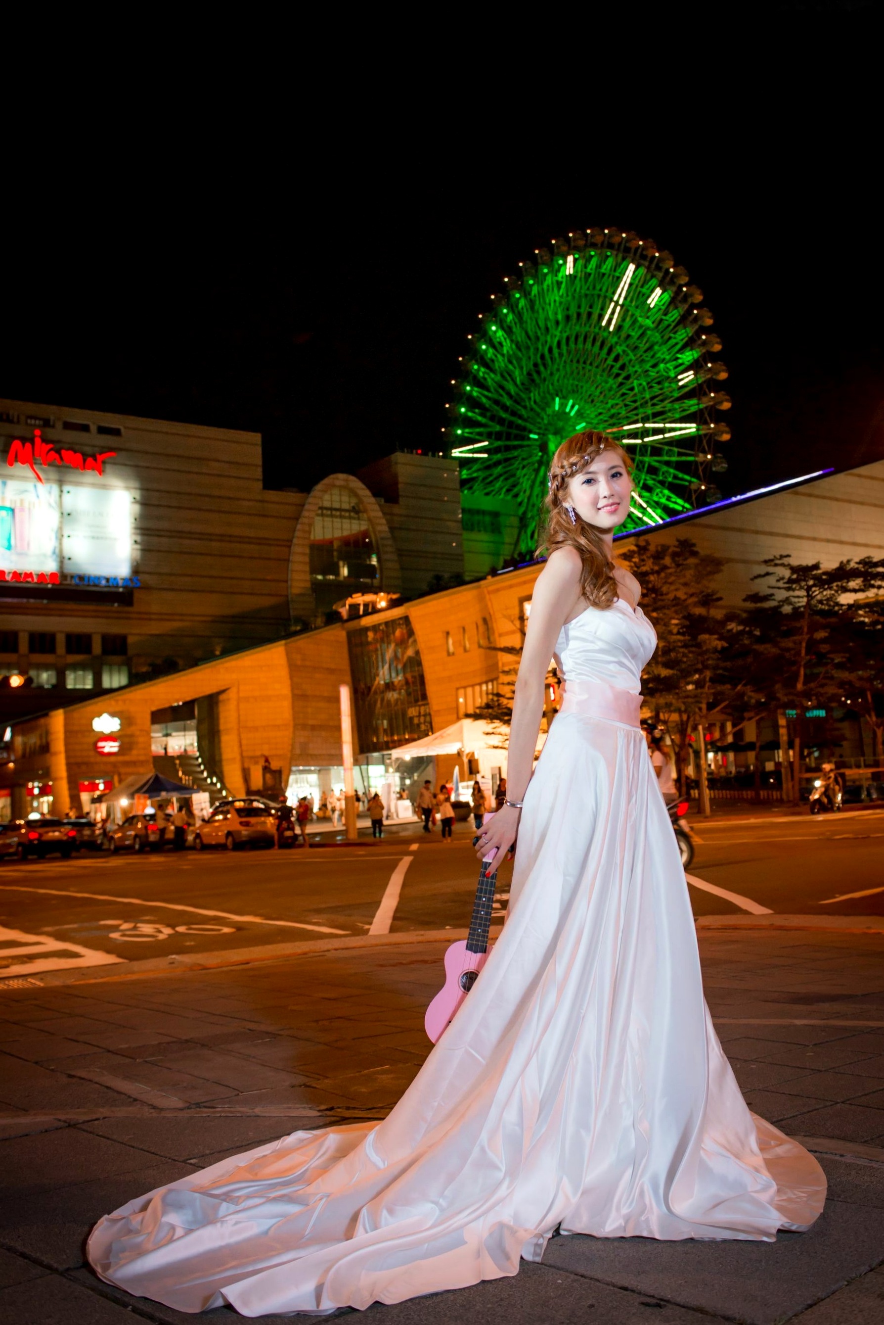 Gallery - 台湾女神金允乔Kila晶晶：浪漫摩天轮夜景婚纱写真清新演绎台湾婚纱清新气质 女神私房照_秀色女神 - image 2