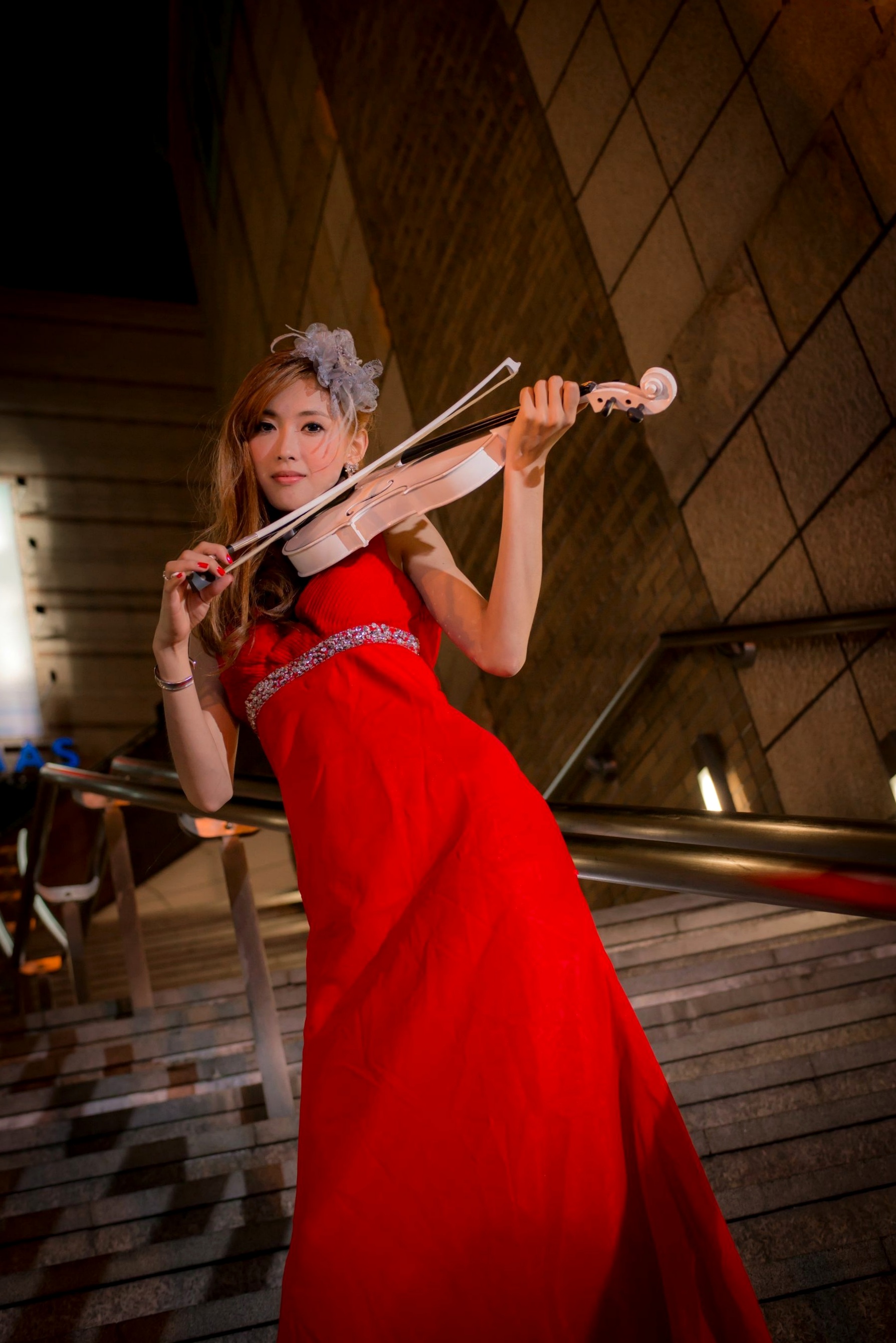 Gallery - 台湾女神金允乔Kila晶晶：浪漫摩天轮夜景婚纱写真清新演绎台湾婚纱清新气质 女神私房照_秀色女神 - image 14