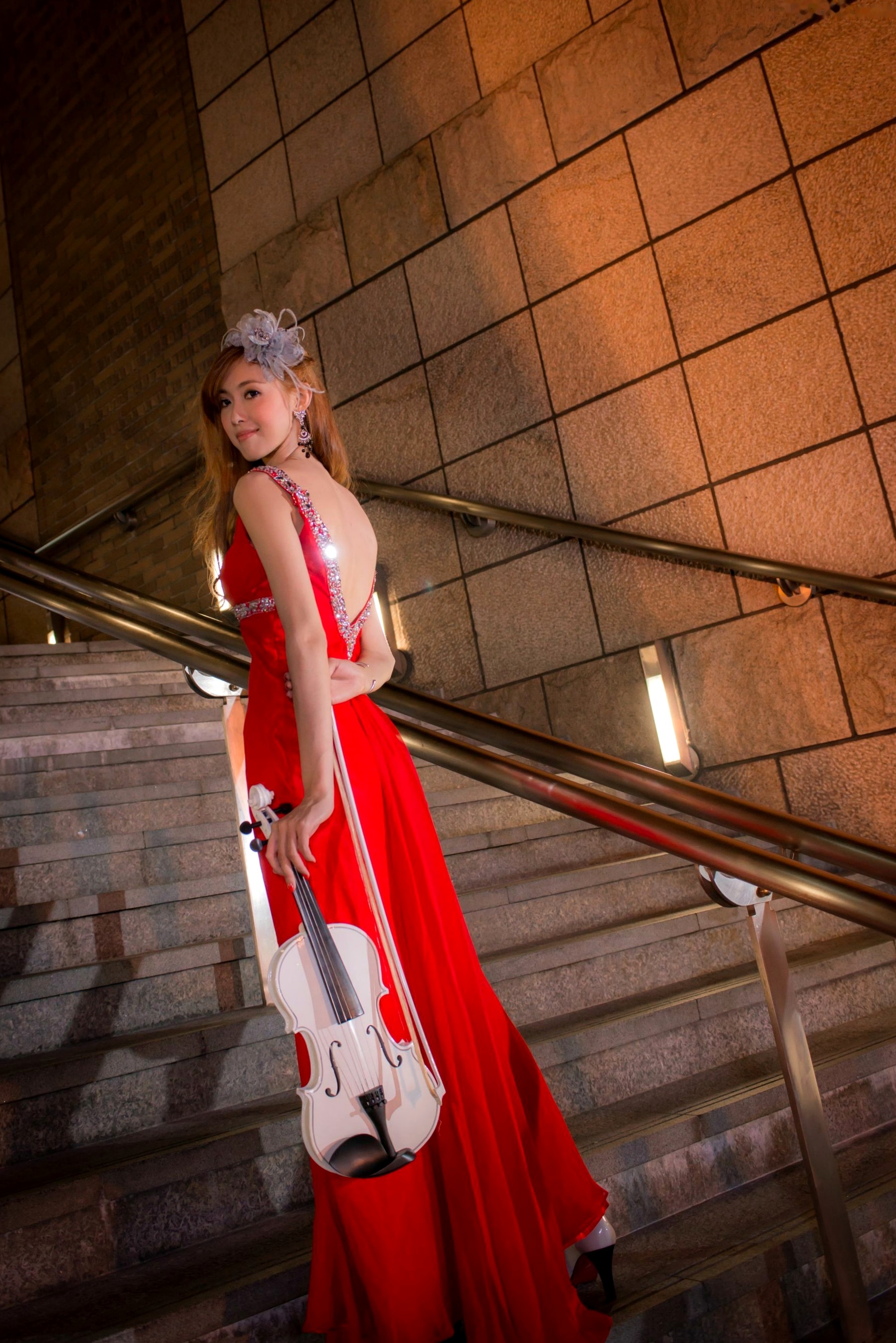 Gallery - 台湾女神金允乔Kila晶晶：浪漫摩天轮夜景婚纱写真清新演绎台湾婚纱清新气质 女神私房照_秀色女神 - image 18