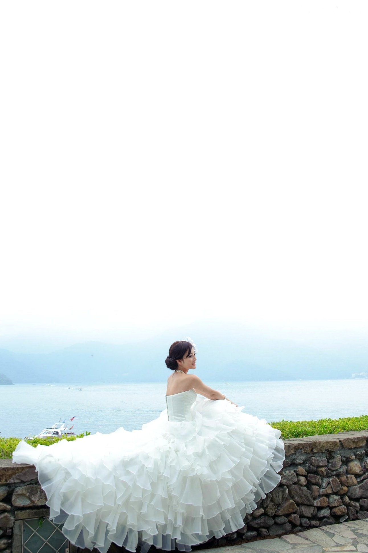Gallery - 台湾正妹张凯洁/张允霏《日月潭+纸教堂(婚纱)》纯白婚纱写真，唯美户外大片，气质女神清新脱俗台湾婚纱气质清新女神 女神私房照_秀色女神 - image 14