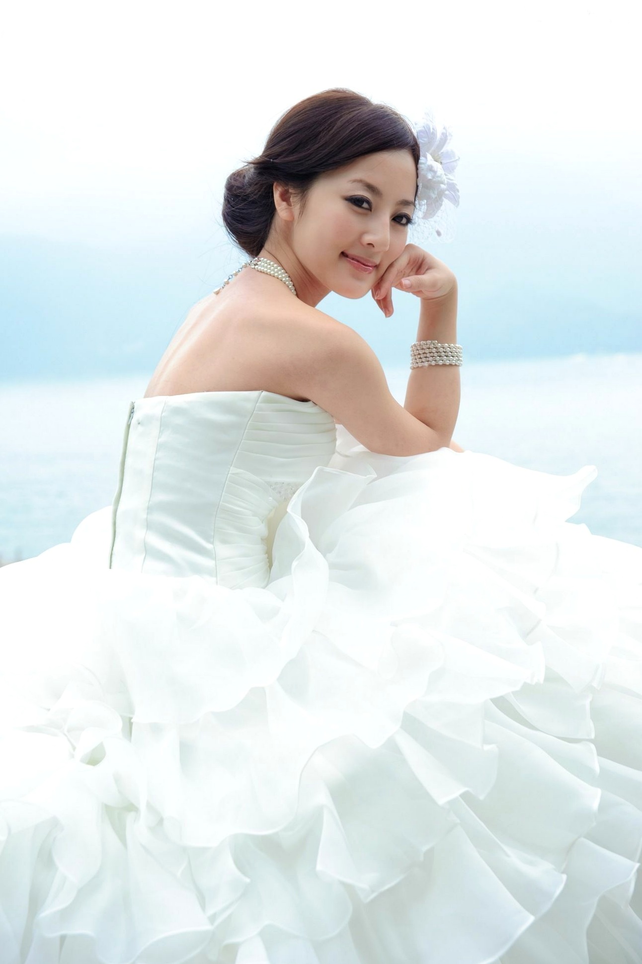 Gallery - 台湾正妹张凯洁/张允霏《日月潭+纸教堂(婚纱)》纯白婚纱写真，唯美户外大片，气质女神清新脱俗台湾婚纱气质清新女神 女神私房照_秀色女神 - image 15