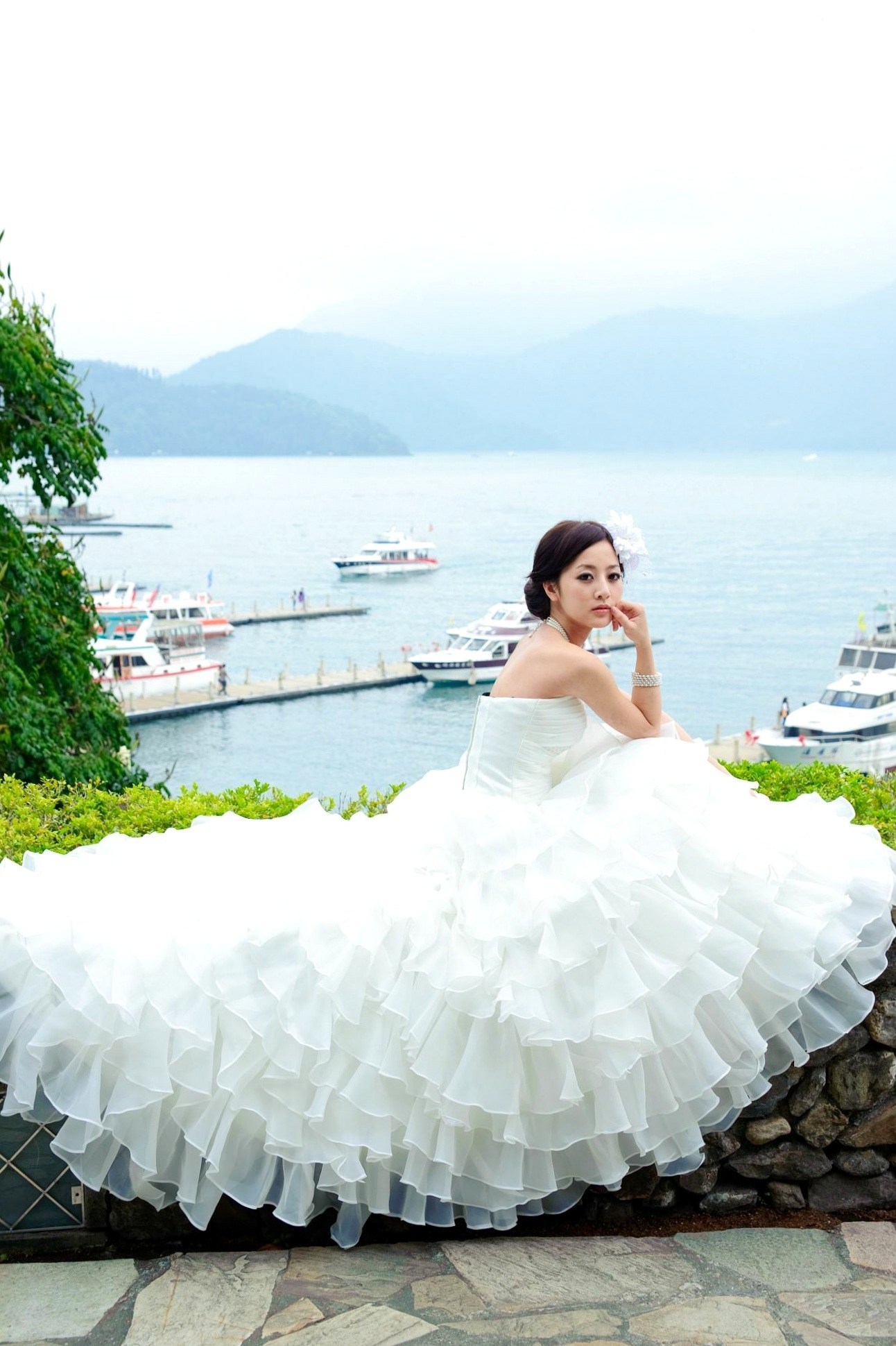 Gallery - 台湾正妹张凯洁/张允霏《日月潭+纸教堂(婚纱)》纯白婚纱写真，唯美户外大片，气质女神清新脱俗台湾婚纱气质清新女神 女神私房照_秀色女神 - image 16