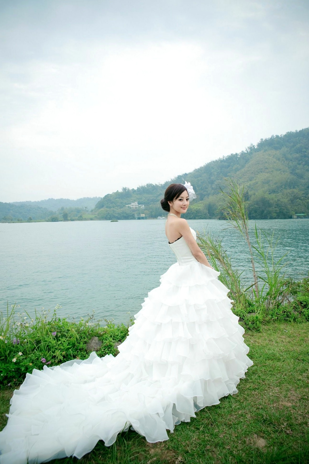 Gallery - 台湾正妹张凯洁/张允霏《日月潭+纸教堂(婚纱)》纯白婚纱写真，唯美户外大片，气质女神清新脱俗台湾婚纱气质清新女神 女神私房照_秀色女神 - image 20