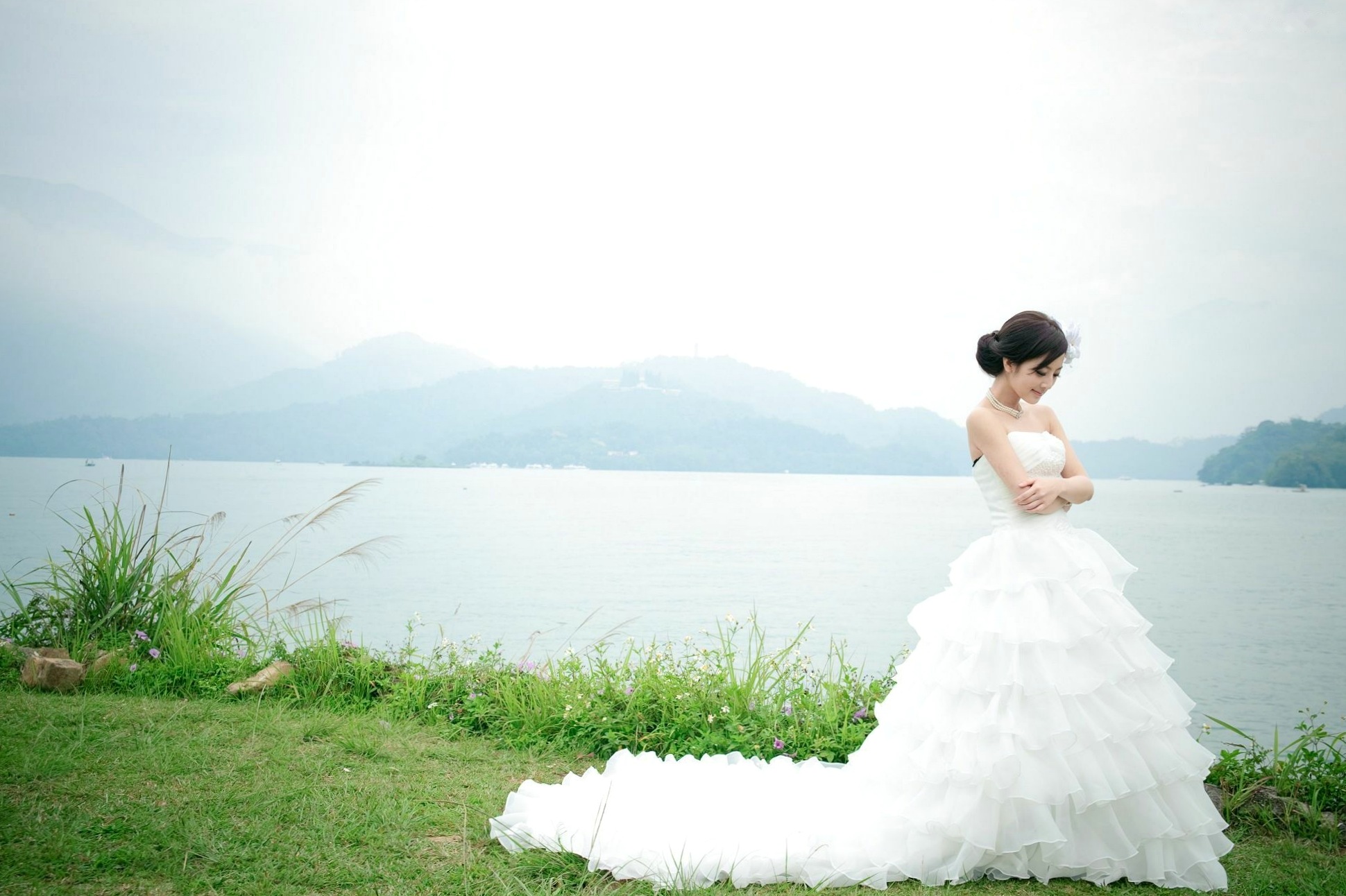 Gallery - 台湾正妹张凯洁/张允霏《日月潭+纸教堂(婚纱)》纯白婚纱写真，唯美户外大片，气质女神清新脱俗台湾婚纱气质清新女神 女神私房照_秀色女神 - image 22