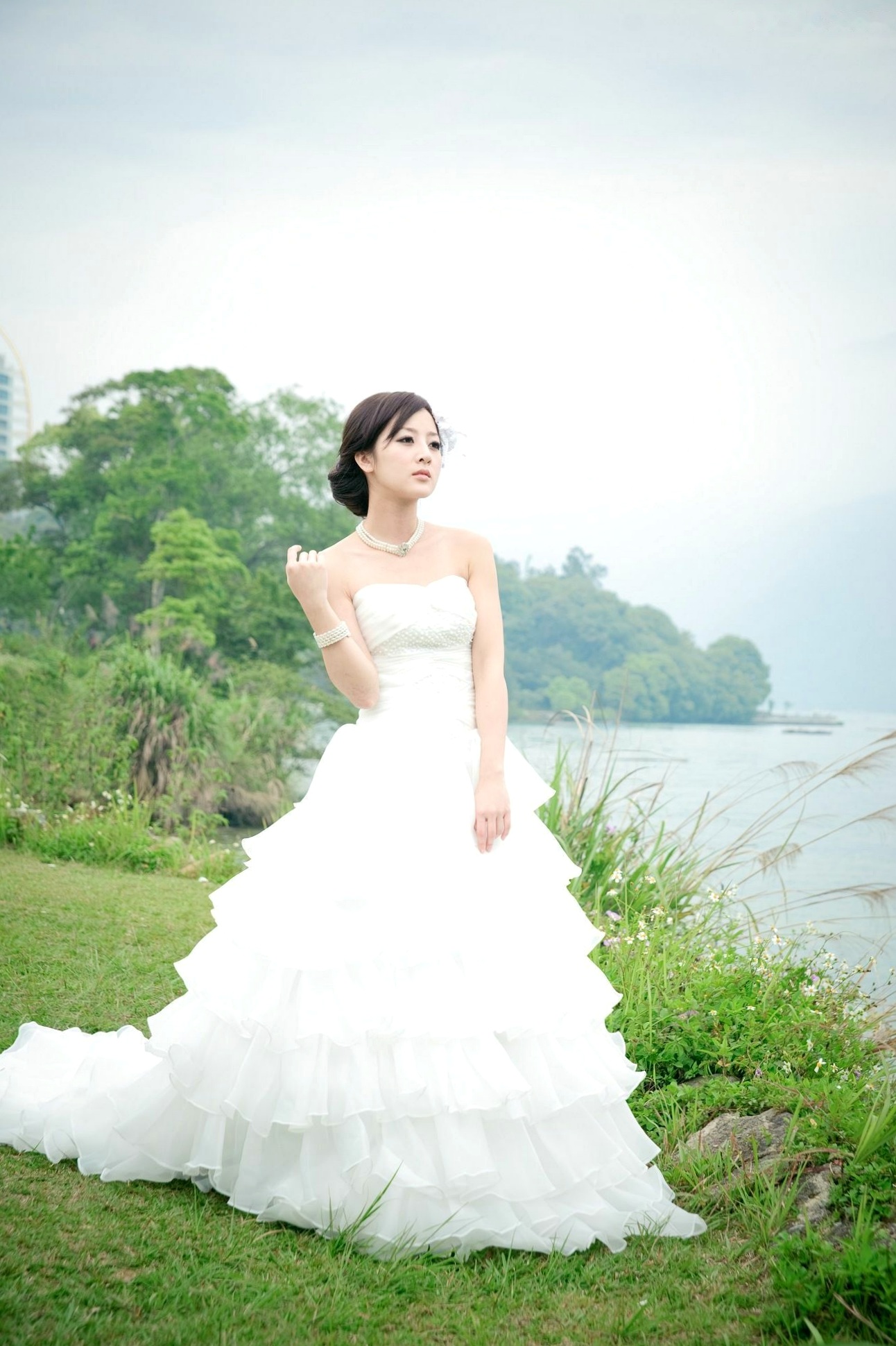 Gallery - 台湾正妹张凯洁/张允霏《日月潭+纸教堂(婚纱)》纯白婚纱写真，唯美户外大片，气质女神清新脱俗台湾婚纱气质清新女神 女神私房照_秀色女神 - image 23