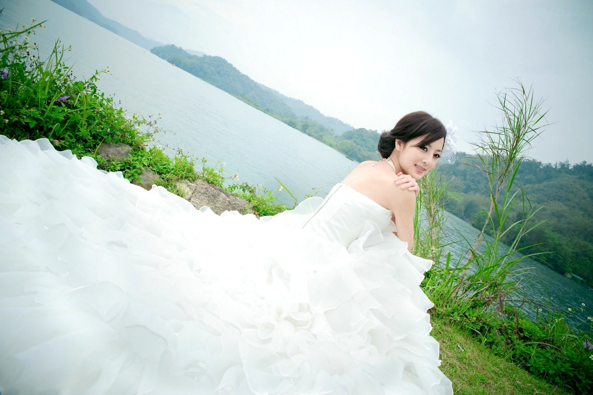 Gallery - 台湾正妹张凯洁/张允霏《日月潭+纸教堂(婚纱)》纯白婚纱写真，唯美户外大片，气质女神清新脱俗台湾婚纱气质清新女神 女神私房照_秀色女神 - image 26