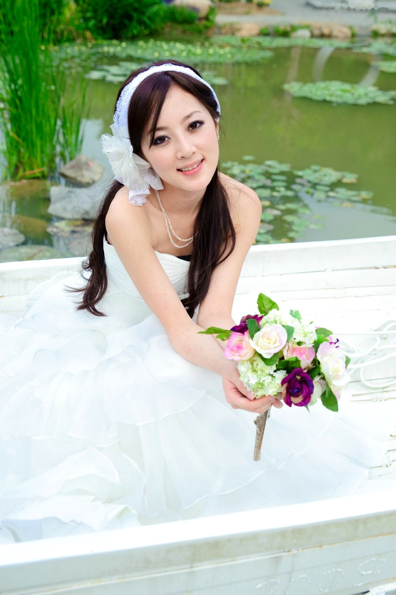 Gallery - 台湾正妹张凯洁/张允霏《日月潭+纸教堂(婚纱)》纯白婚纱写真，唯美户外大片，气质女神清新脱俗台湾婚纱气质清新女神 女神私房照_秀色女神 - image 35