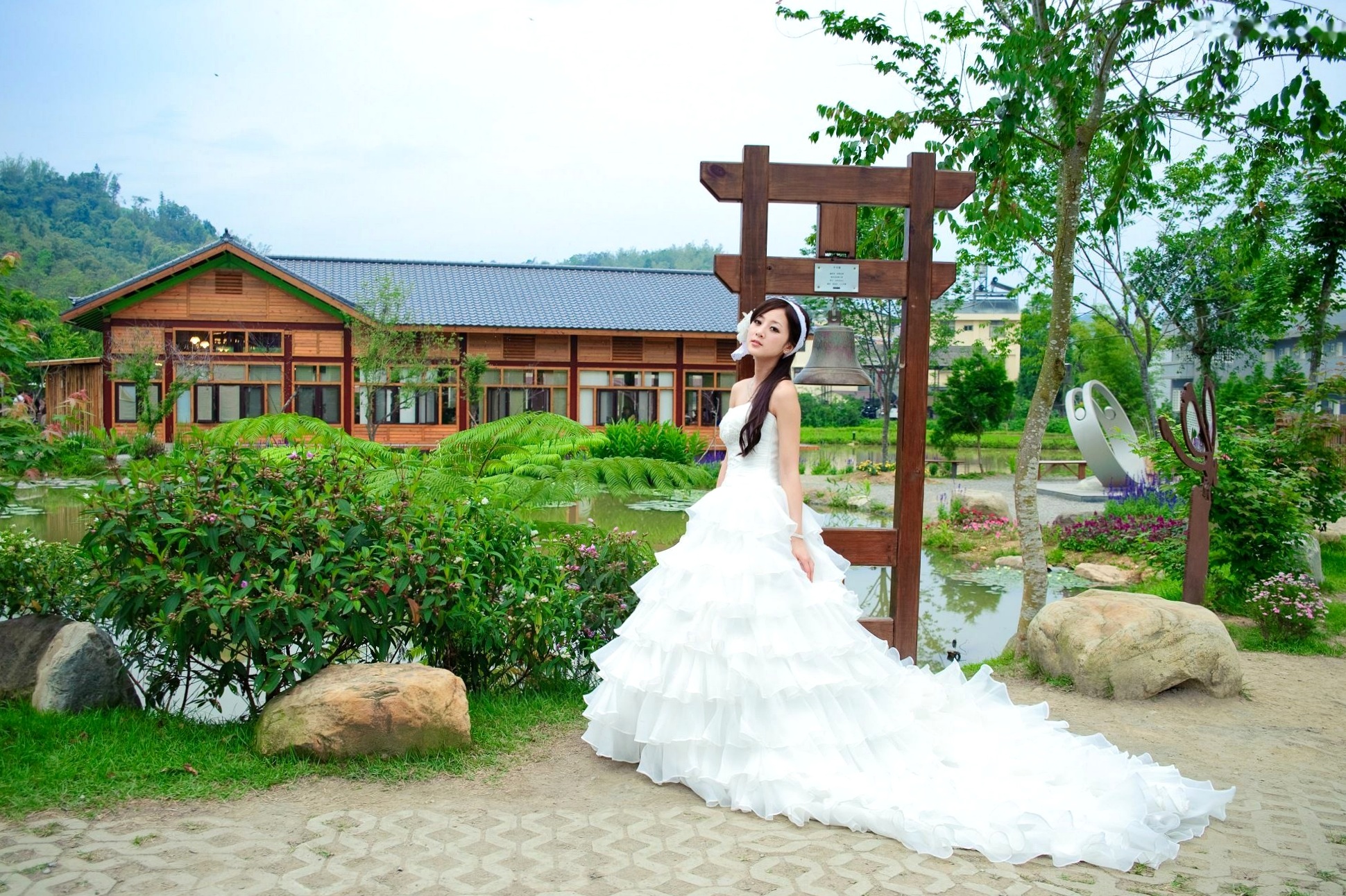 Gallery - 台湾正妹张凯洁/张允霏《日月潭+纸教堂(婚纱)》纯白婚纱写真，唯美户外大片，气质女神清新脱俗台湾婚纱气质清新女神 女神私房照_秀色女神 - image 41