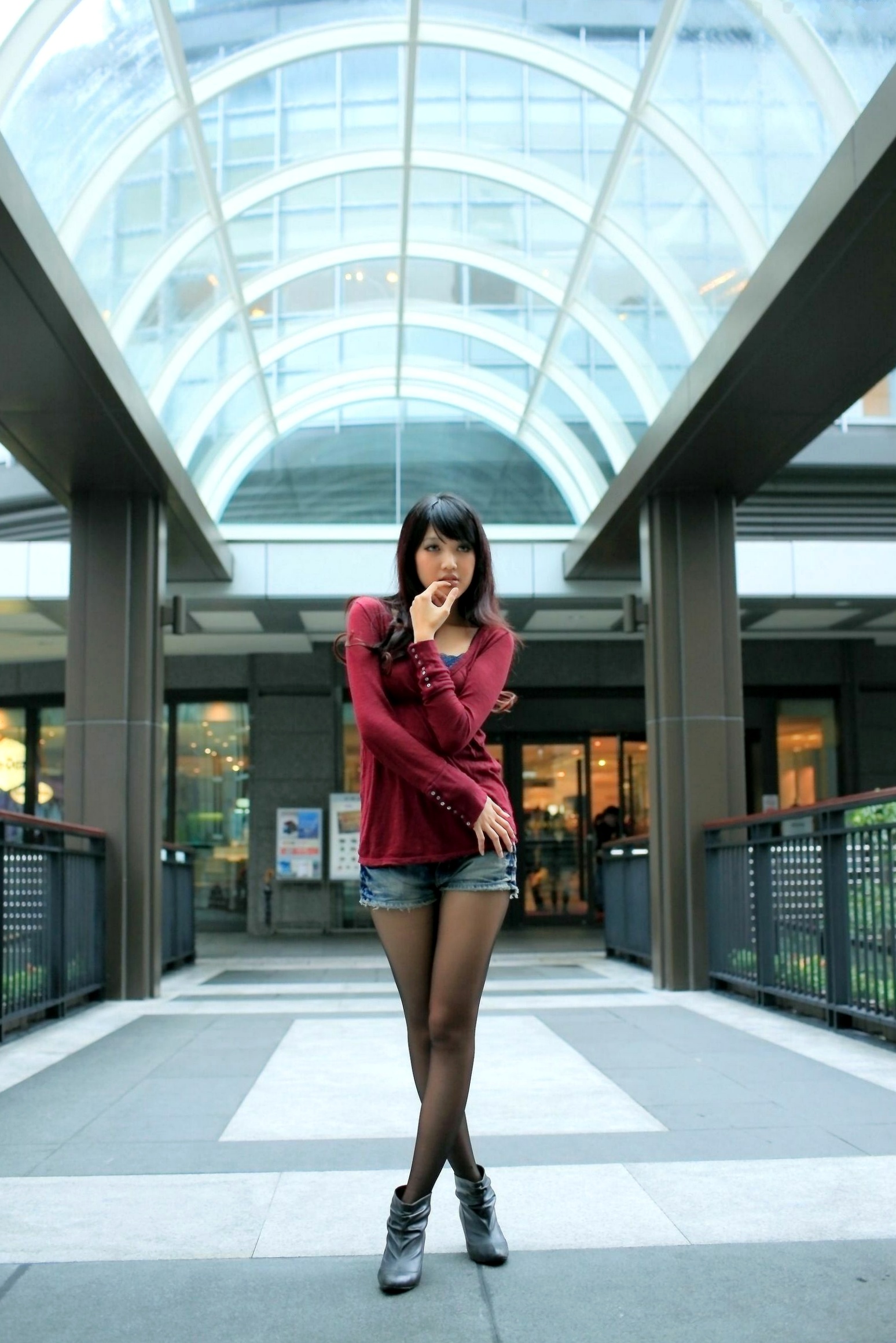 Gallery - 台湾正妹Jill陈玮廷机车街拍主题写真：酷飒御姐户外高清大合集街拍性感台湾气质极品 女神私房照_秀色女神 - image 4