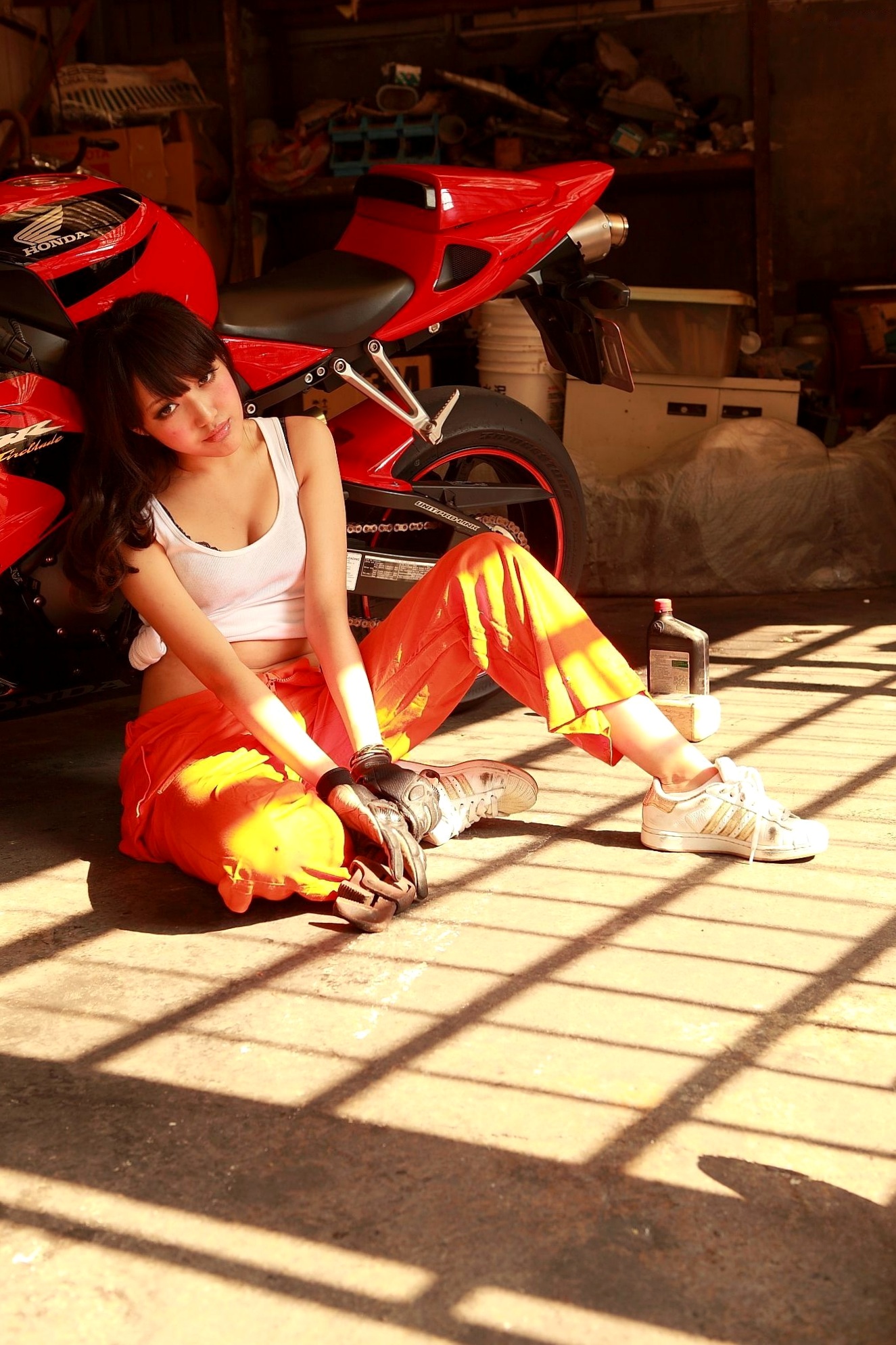 Gallery - 台湾正妹Jill陈玮廷机车街拍主题写真：酷飒御姐户外高清大合集街拍性感台湾气质极品 女神私房照_秀色女神 - image 20