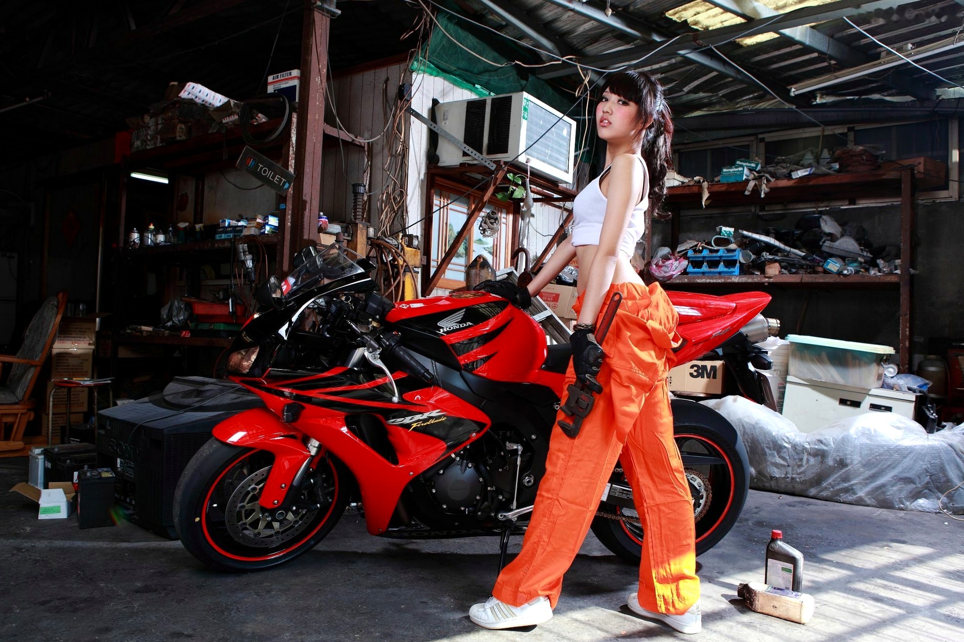 Gallery - 台湾正妹Jill陈玮廷机车街拍主题写真：酷飒御姐户外高清大合集街拍性感台湾气质极品 女神私房照_秀色女神 - image 22