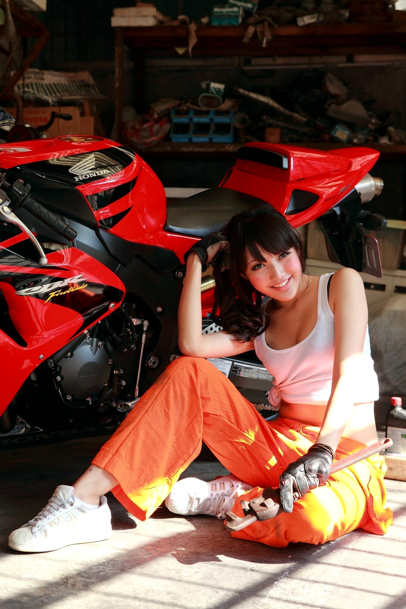 Gallery - 台湾正妹Jill陈玮廷机车街拍主题写真：酷飒御姐户外高清大合集街拍性感台湾气质极品 女神私房照_秀色女神 - image 27