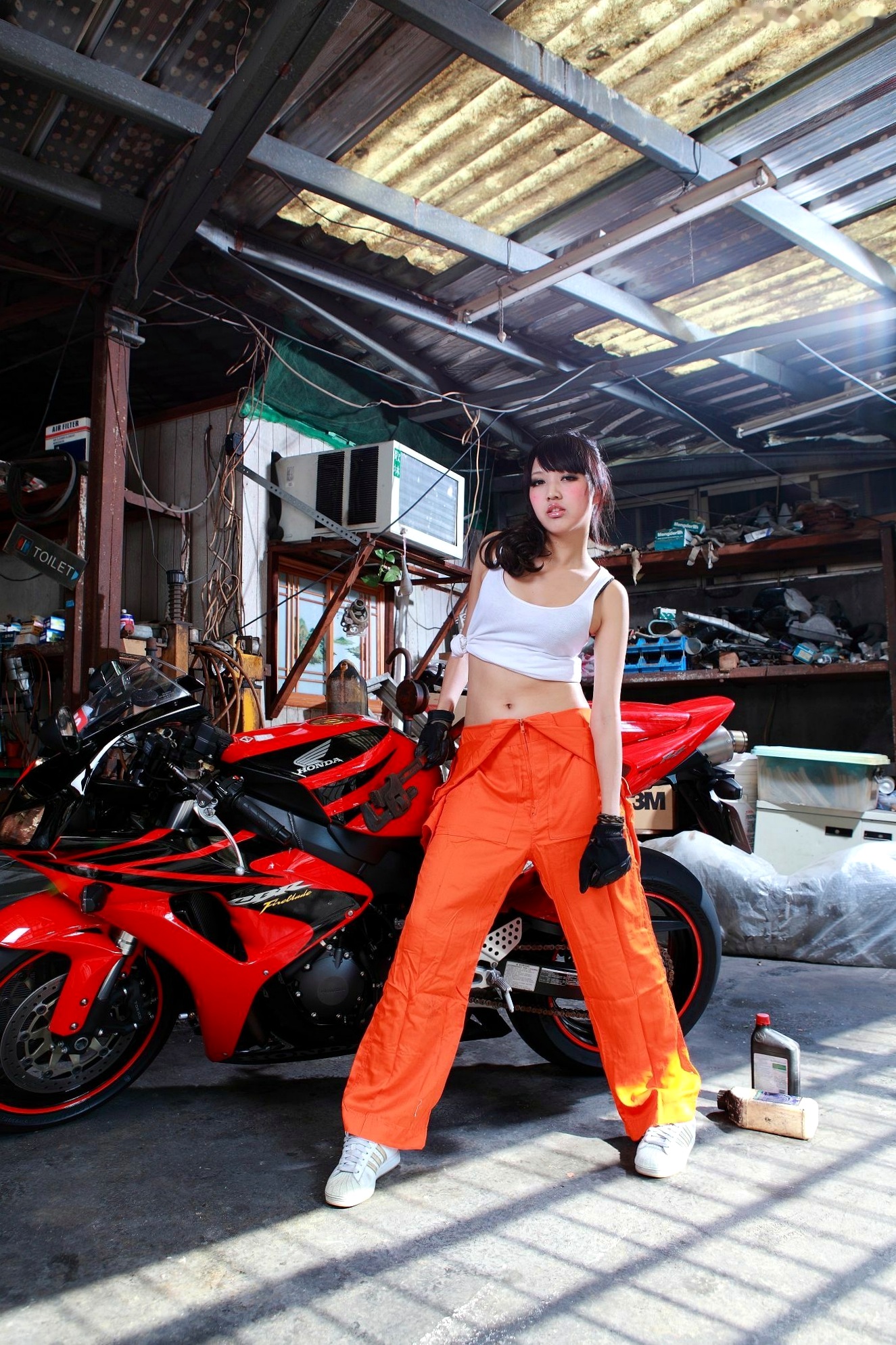 Gallery - 台湾正妹Jill陈玮廷机车街拍主题写真：酷飒御姐户外高清大合集街拍性感台湾气质极品 女神私房照_秀色女神 - image 41
