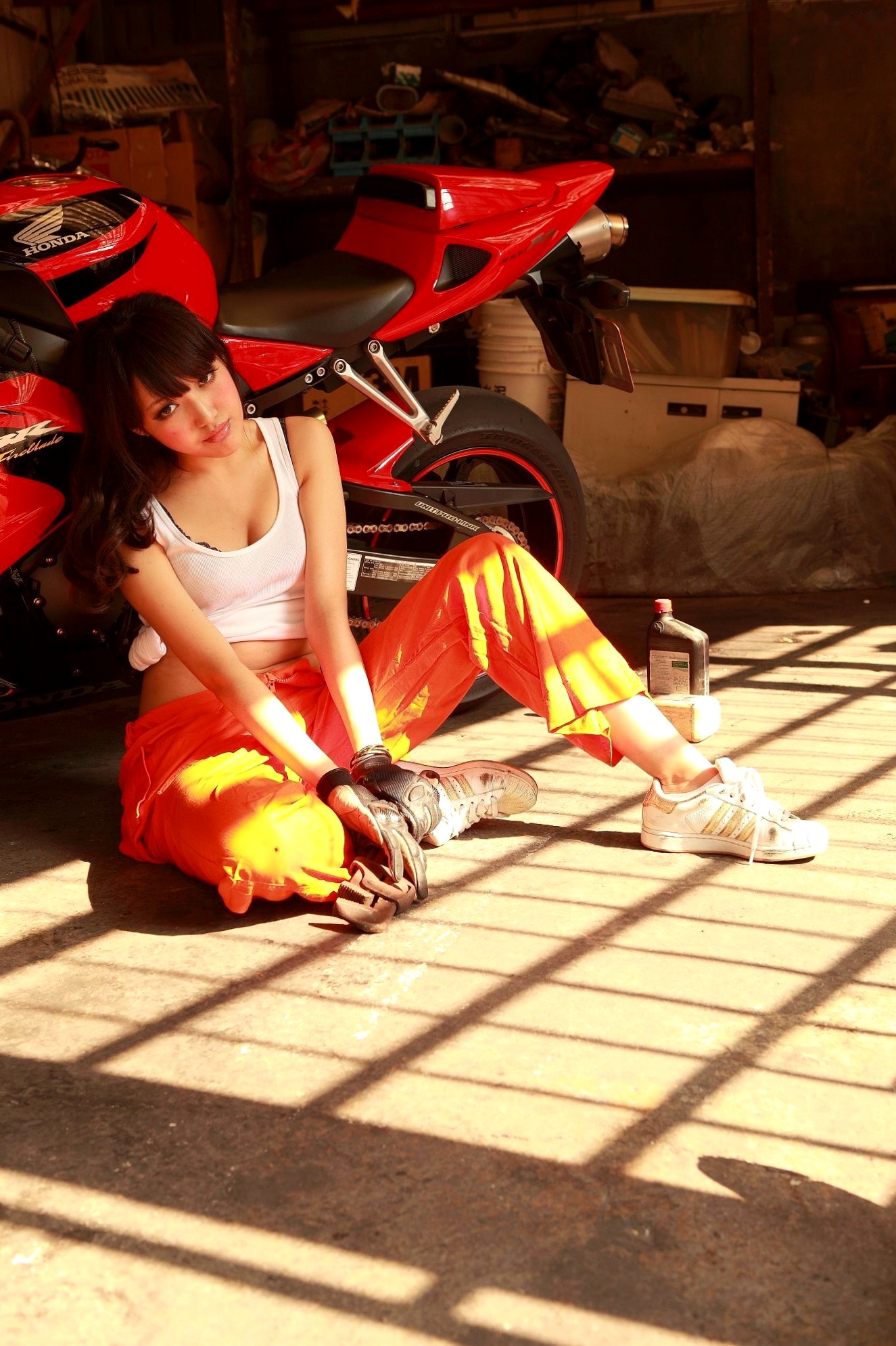Gallery - 台湾正妹Jill陈玮廷机车街拍主题写真：酷飒御姐户外高清大合集街拍性感台湾气质极品 女神私房照_秀色女神 - image 53