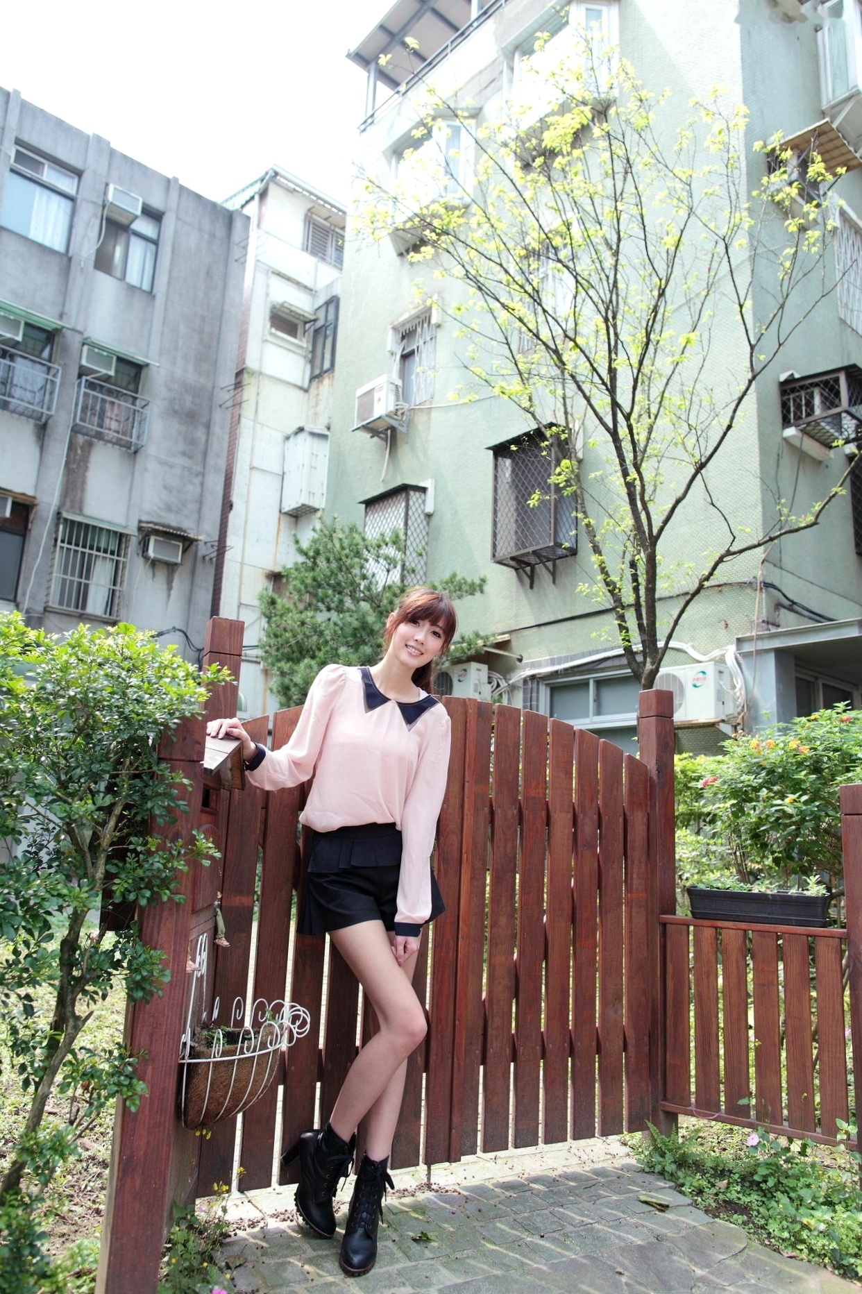 Gallery - 台湾甜美正妹Kila晶晶(金允乔)超短裙清新街拍，户外日常私房写真集街拍台湾美腿清新女神 女神私房照_秀色女神 - image 4