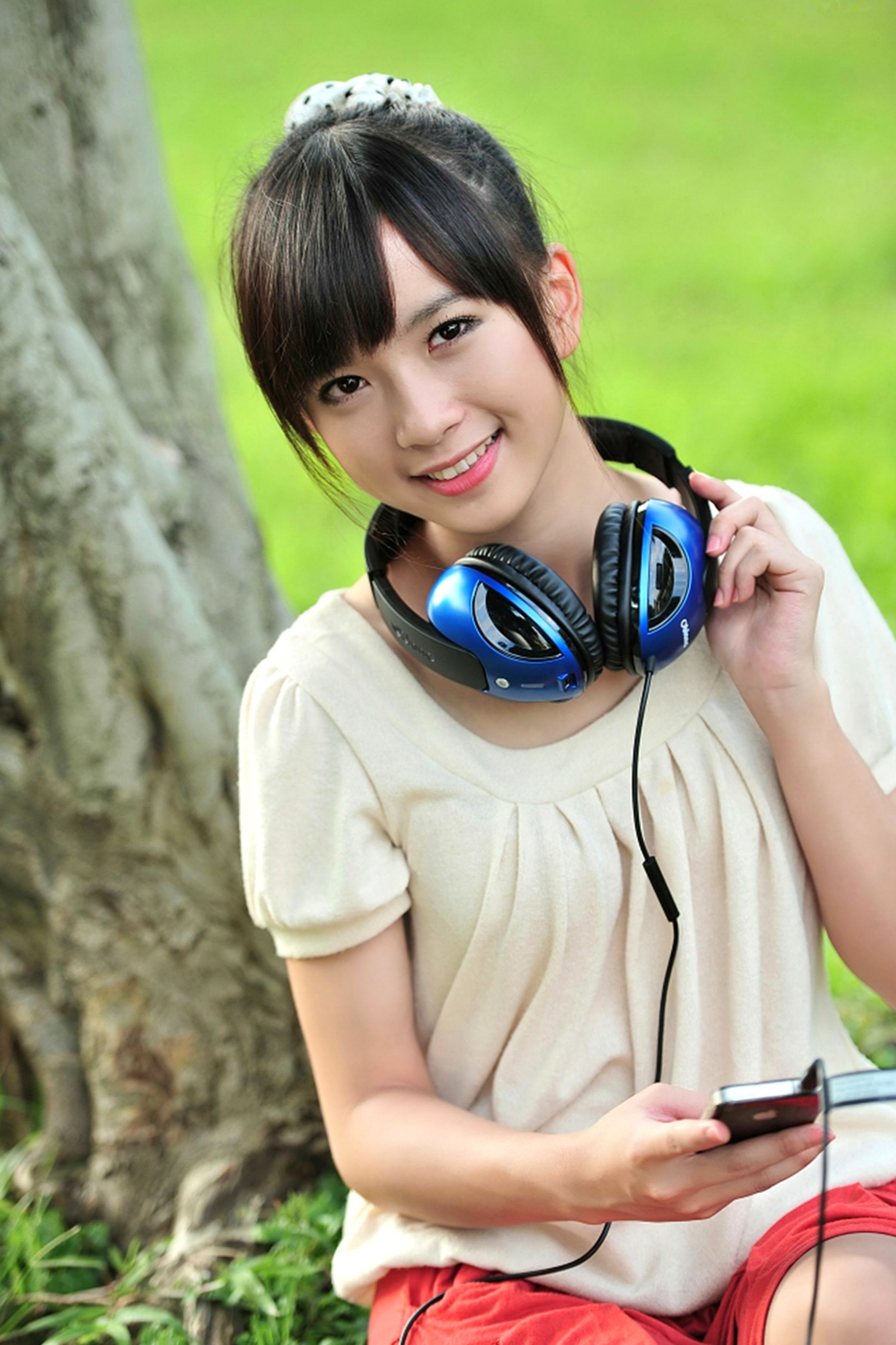 Gallery - 台湾正妹虞成敬（小敬）逸仙公园清新户外写真，头戴耳机甜美可人，治愈系纯净美少女日常街拍台湾清新治愈系户外萝莉 女神私房照_秀色女神 - image 11