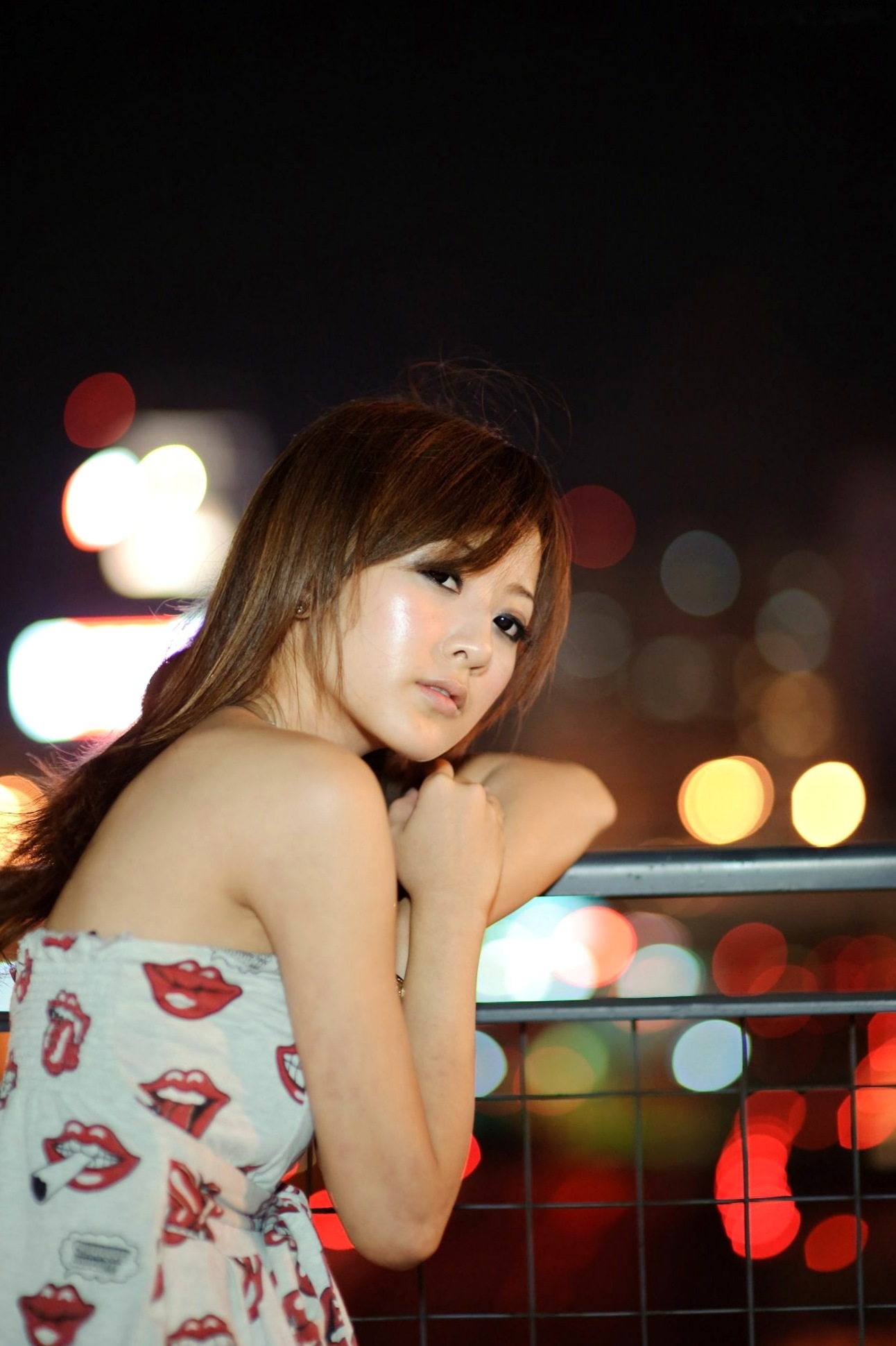 Gallery - 台湾正妹果子MM张允霏夜拍西门町街头时尚写真，甜美清纯展现都市街拍魅力台湾街拍清纯清新女神 女神私房照_秀色女神 - image 18