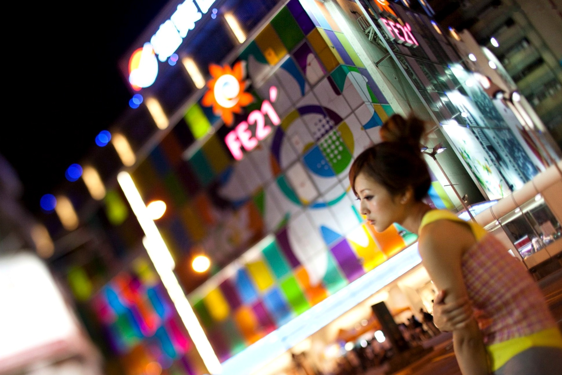 Gallery - 台湾正妹果子MM张允霏夜拍西门町街头时尚写真，甜美清纯展现都市街拍魅力台湾街拍清纯清新女神 女神私房照_秀色女神 - image 24