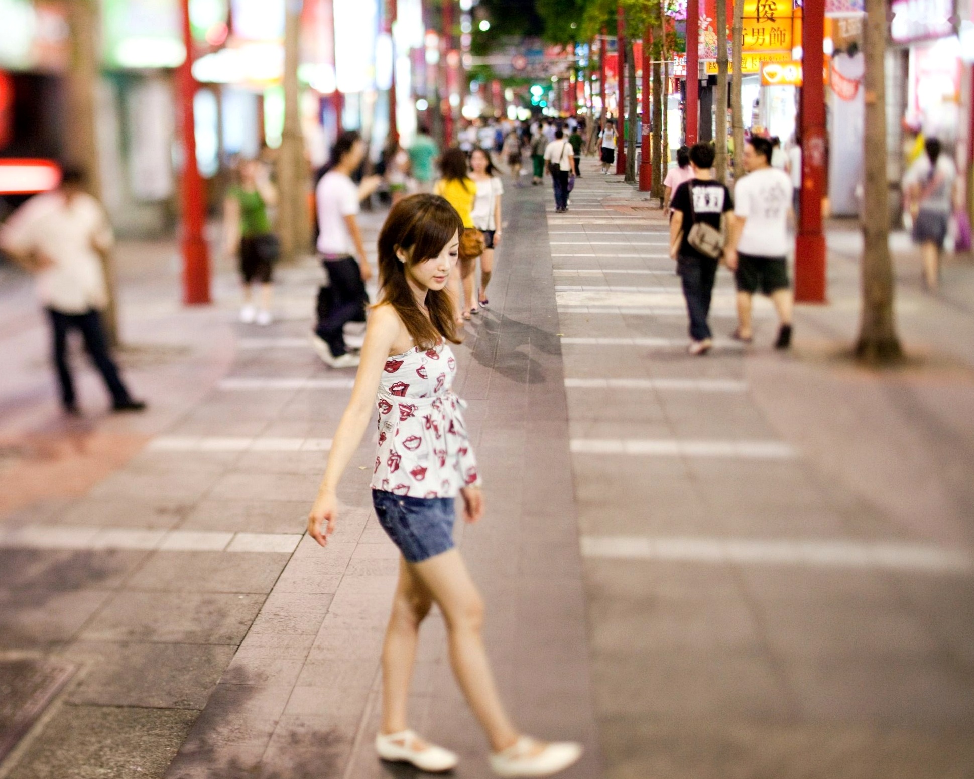 Gallery - 台湾正妹果子MM张允霏夜拍西门町街头时尚写真，甜美清纯展现都市街拍魅力台湾街拍清纯清新女神 女神私房照_秀色女神 - image 37