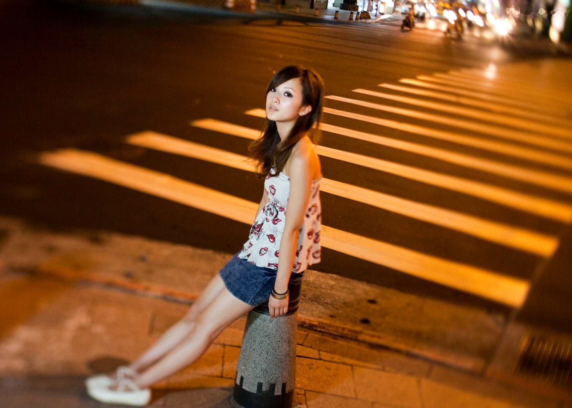 Gallery - 台湾正妹果子MM张允霏夜拍西门町街头时尚写真，甜美清纯展现都市街拍魅力台湾街拍清纯清新女神 女神私房照_秀色女神 - image 39