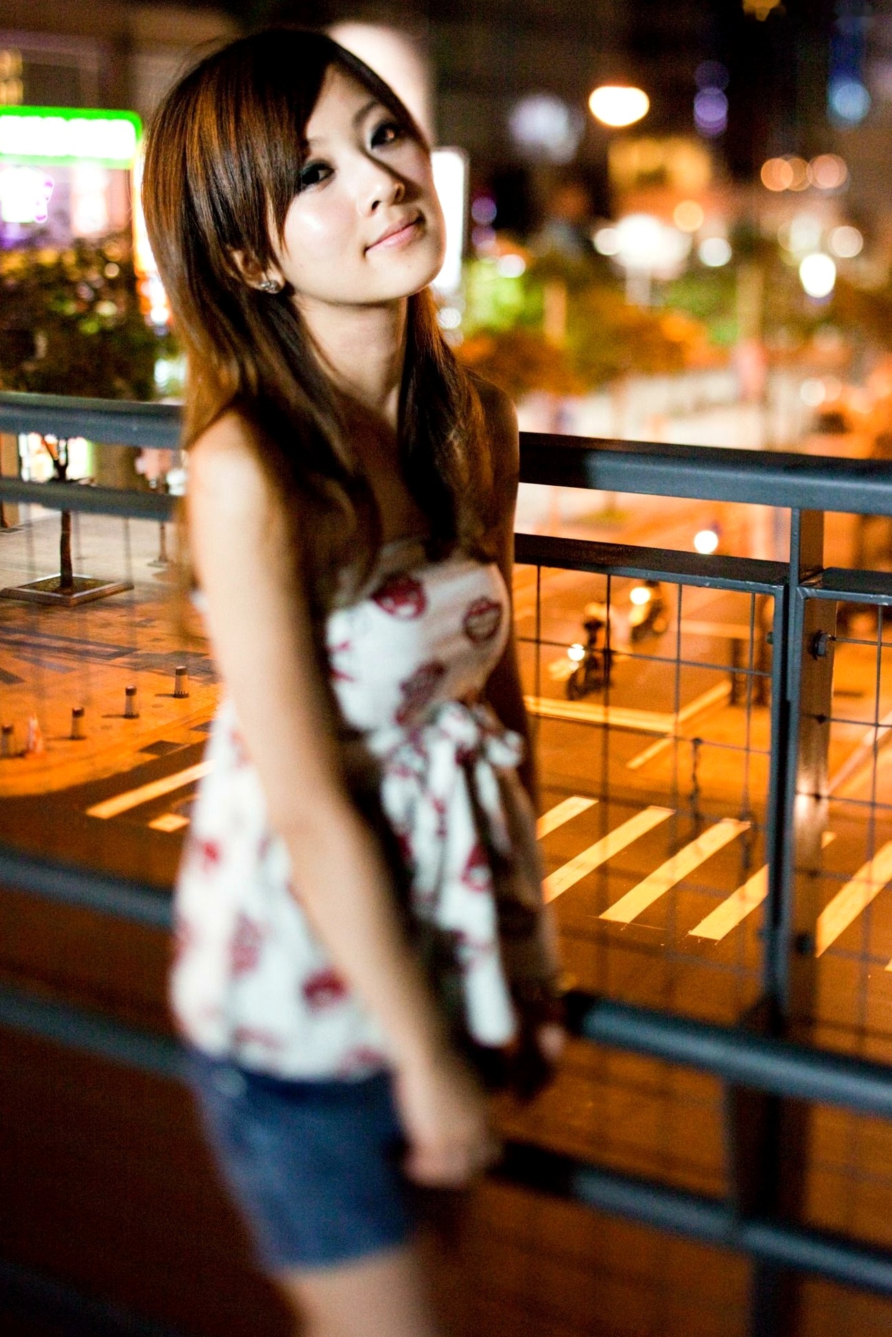 Gallery - 台湾正妹果子MM张允霏夜拍西门町街头时尚写真，甜美清纯展现都市街拍魅力台湾街拍清纯清新女神 女神私房照_秀色女神 - image 49
