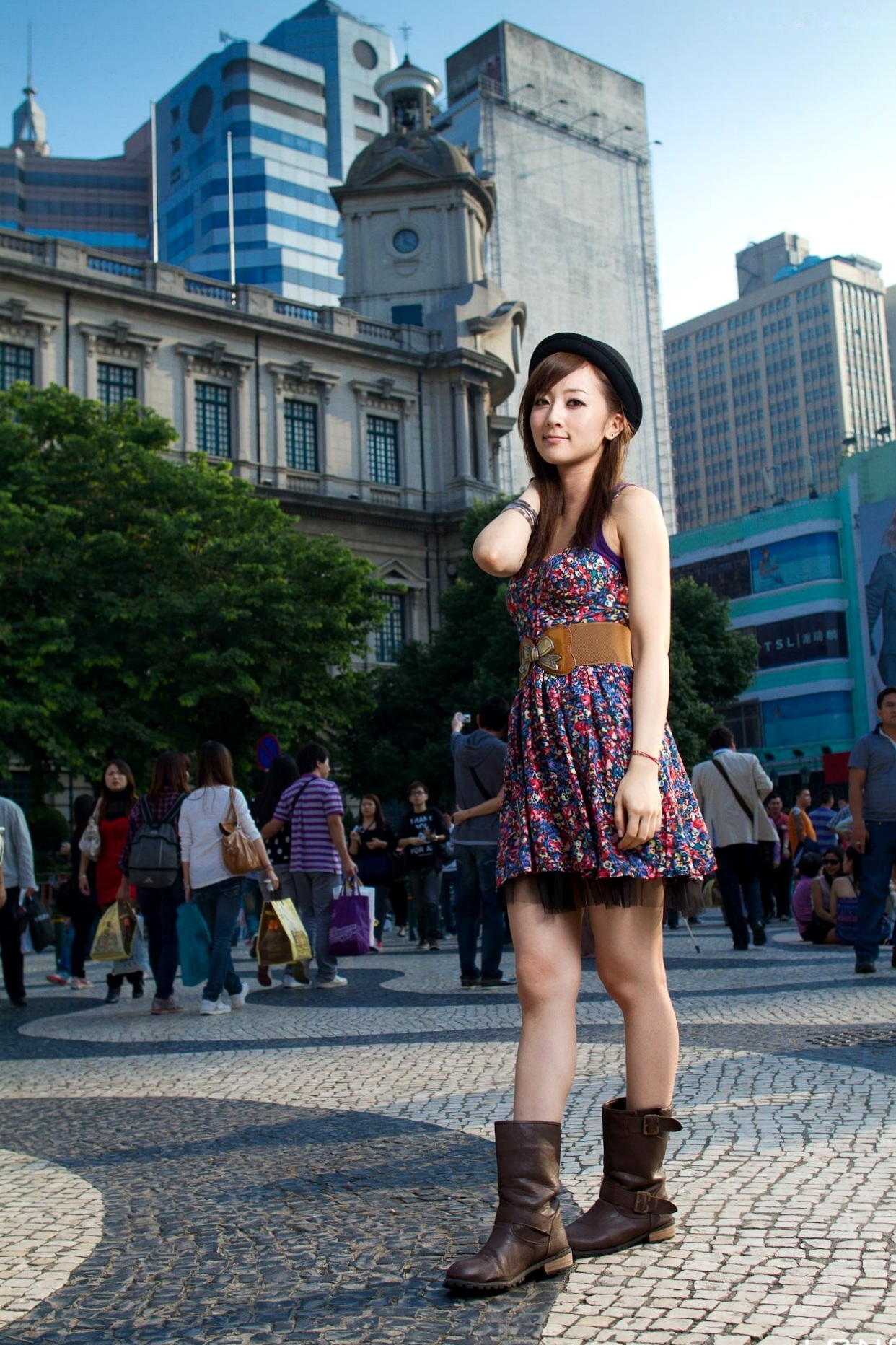 Gallery - 台湾正妹张凯洁Mikako港澳行街拍系列，碎花裙清新文艺写真，动感广场风情台湾街拍清新气质户外 女神私房照_秀色女神 - image 151