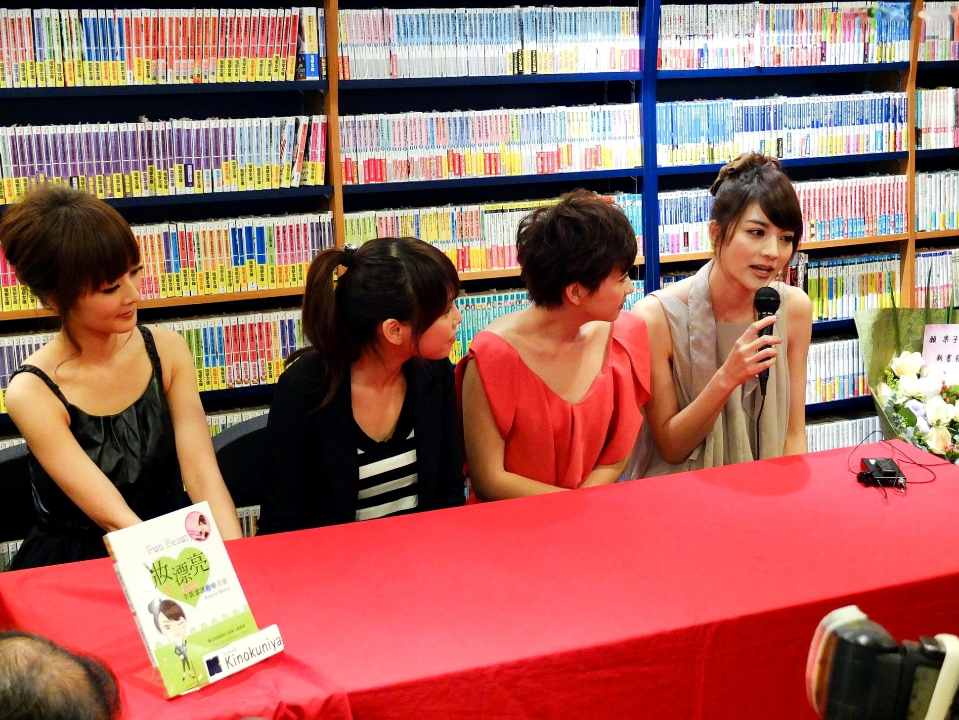 Gallery - 台湾正妹果子MM张允霏《妝漂亮》新书签书会高清活动合集，清新甜美气质名模书店现场写实，尽显女神优雅魅力台湾气质清新女神 女神私房照_秀色女神 - image 1