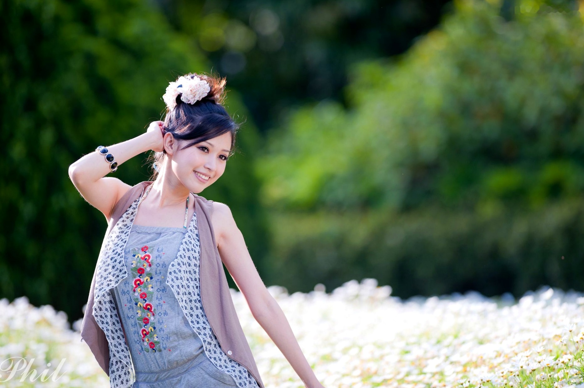 Gallery - 台湾女神Avy杜可薇花园户外清纯外拍，甜美阳光夏日吊带短裤写真集台湾清新户外治愈系女神 女神私房照_秀色女神 - image 1