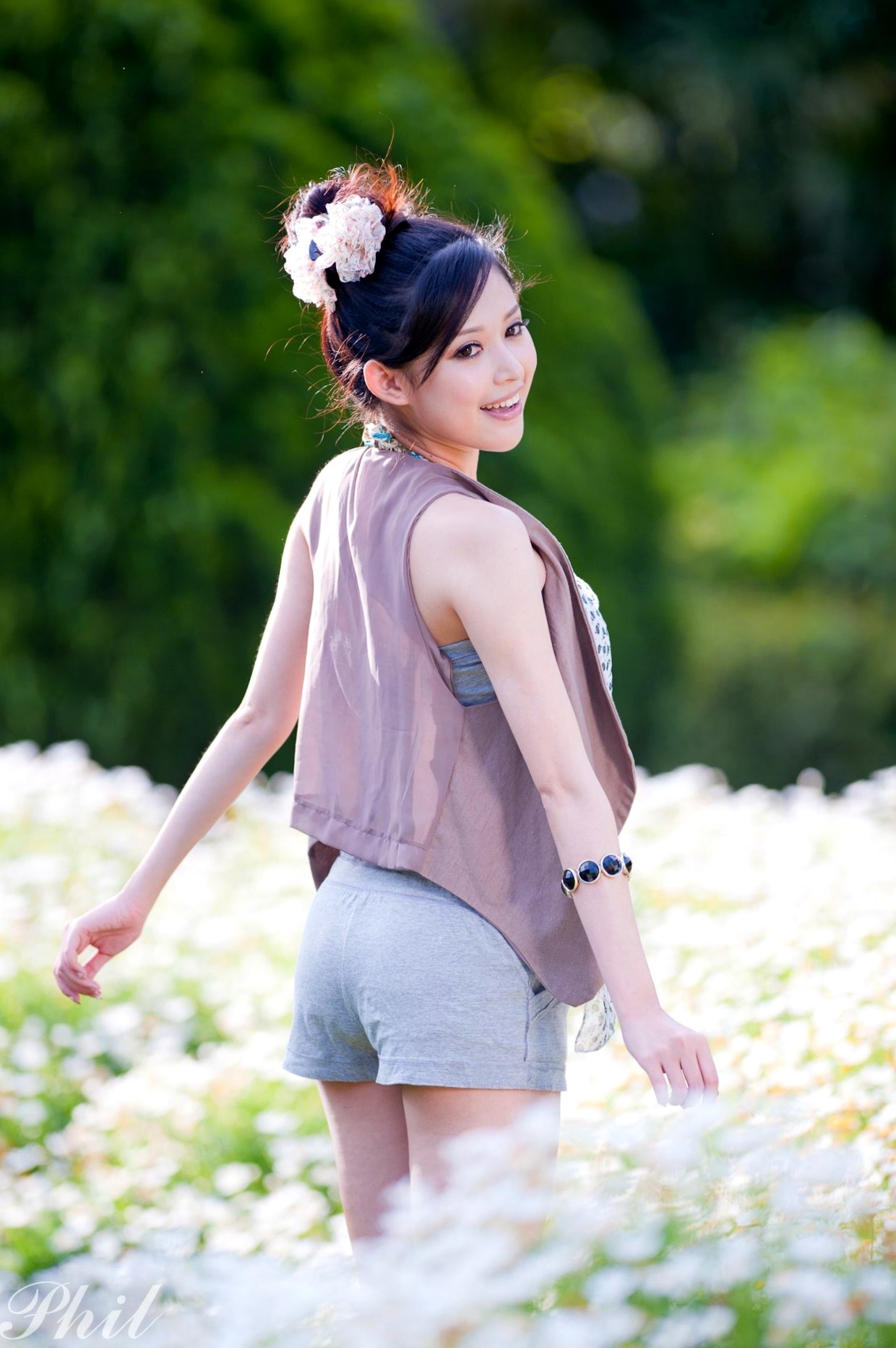 Gallery - 台湾女神Avy杜可薇花园户外清纯外拍，甜美阳光夏日吊带短裤写真集台湾清新户外治愈系女神 女神私房照_秀色女神 - image 4