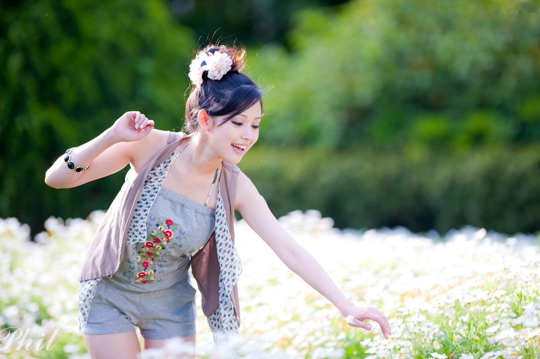 Gallery - 台湾女神Avy杜可薇花园户外清纯外拍，甜美阳光夏日吊带短裤写真集台湾清新户外治愈系女神 女神私房照_秀色女神 - image 5