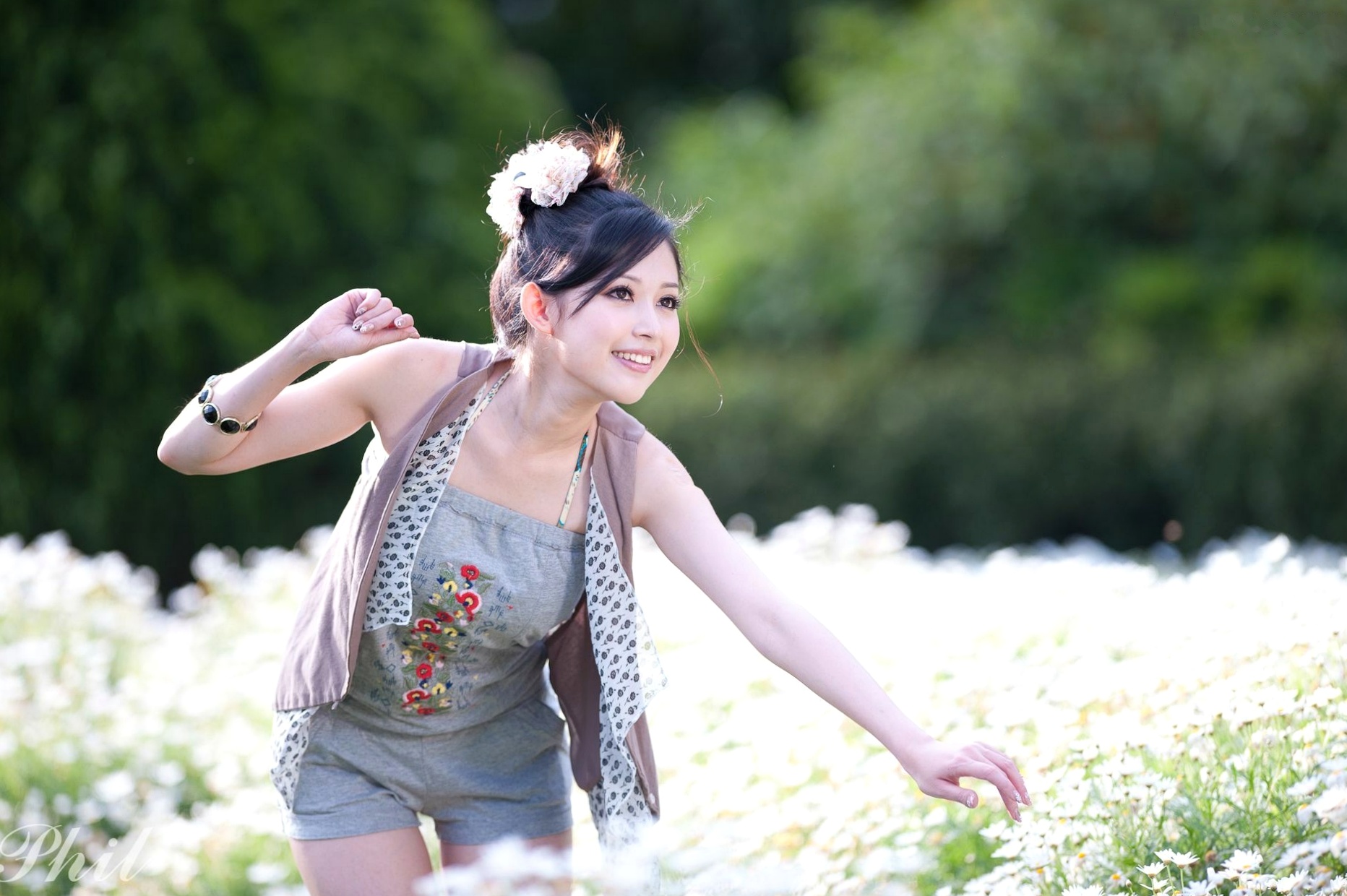 Gallery - 台湾女神Avy杜可薇花园户外清纯外拍，甜美阳光夏日吊带短裤写真集台湾清新户外治愈系女神 女神私房照_秀色女神 - image 8