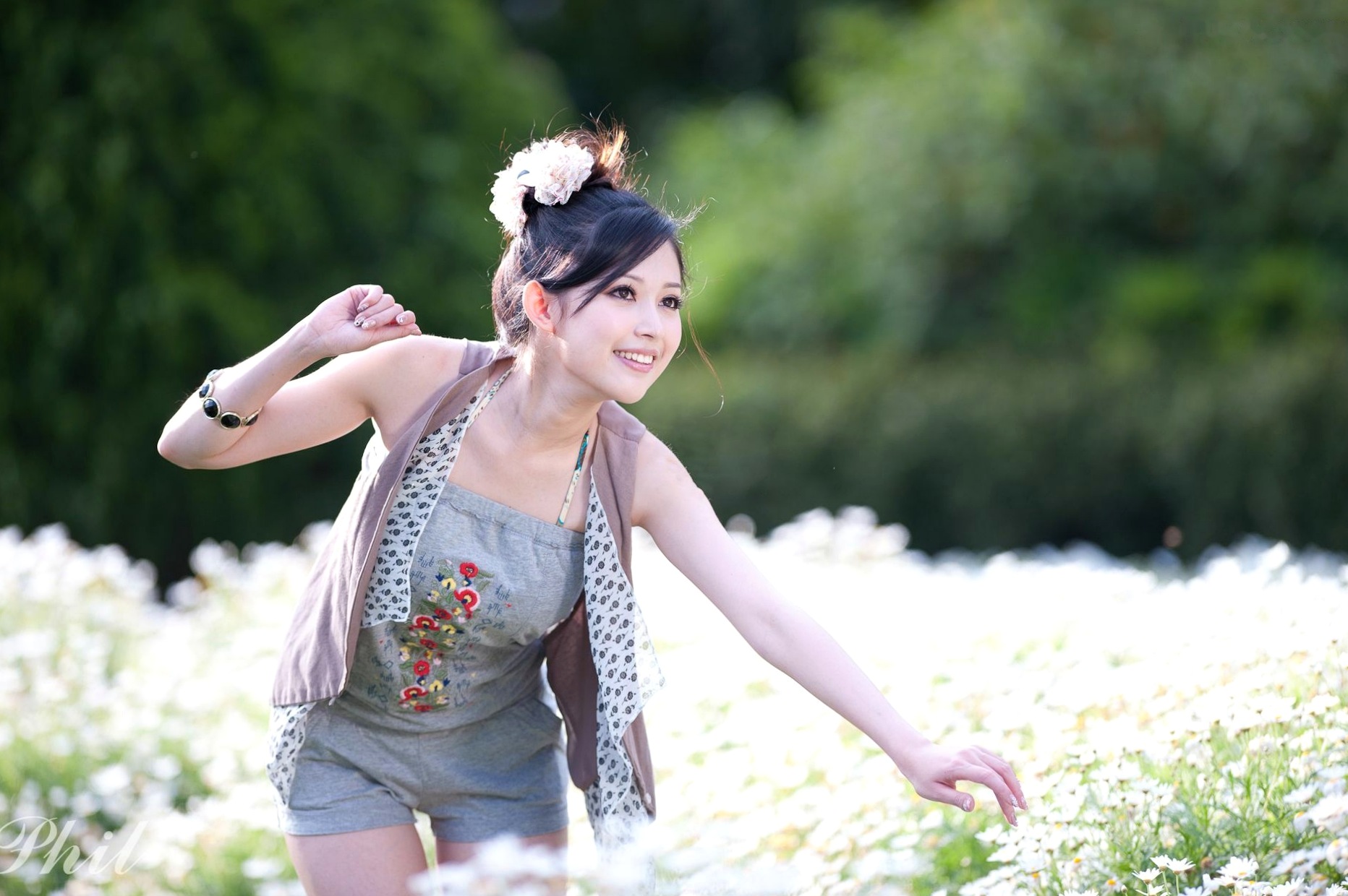 Gallery - 台湾女神Avy杜可薇花园户外清纯外拍，甜美阳光夏日吊带短裤写真集台湾清新户外治愈系女神 女神私房照_秀色女神 - image 9